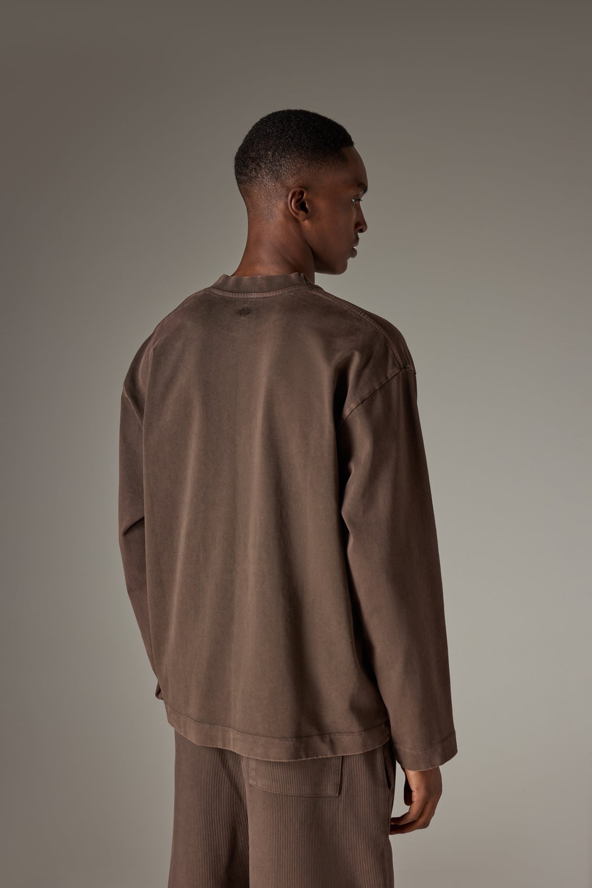 WASHED LONG SLEEVE T-SHIRT - BROWN