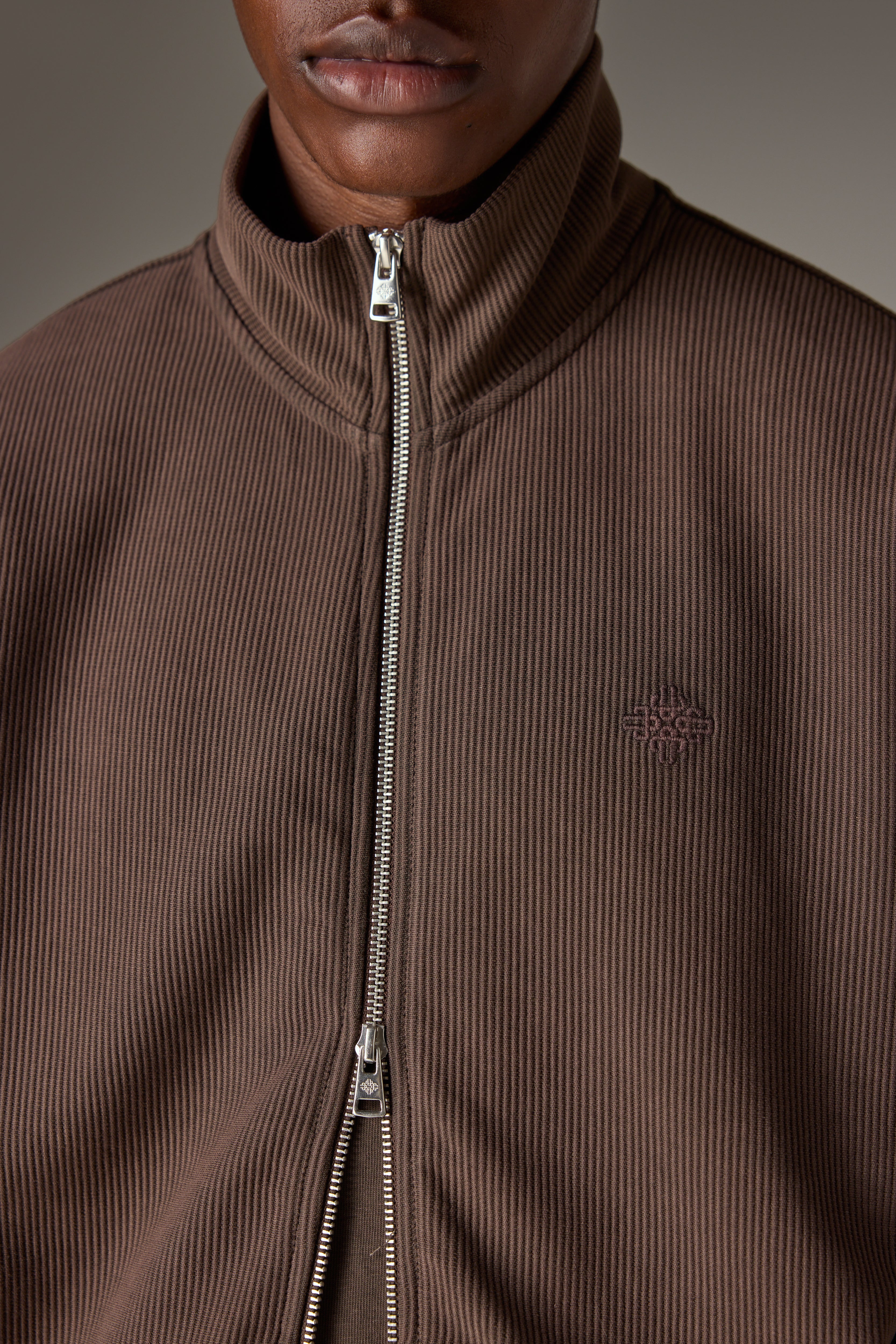 HEAVYWEIGHT WASHED RIBBED ZIP THROUGH FUNNEL NECK - BROWN