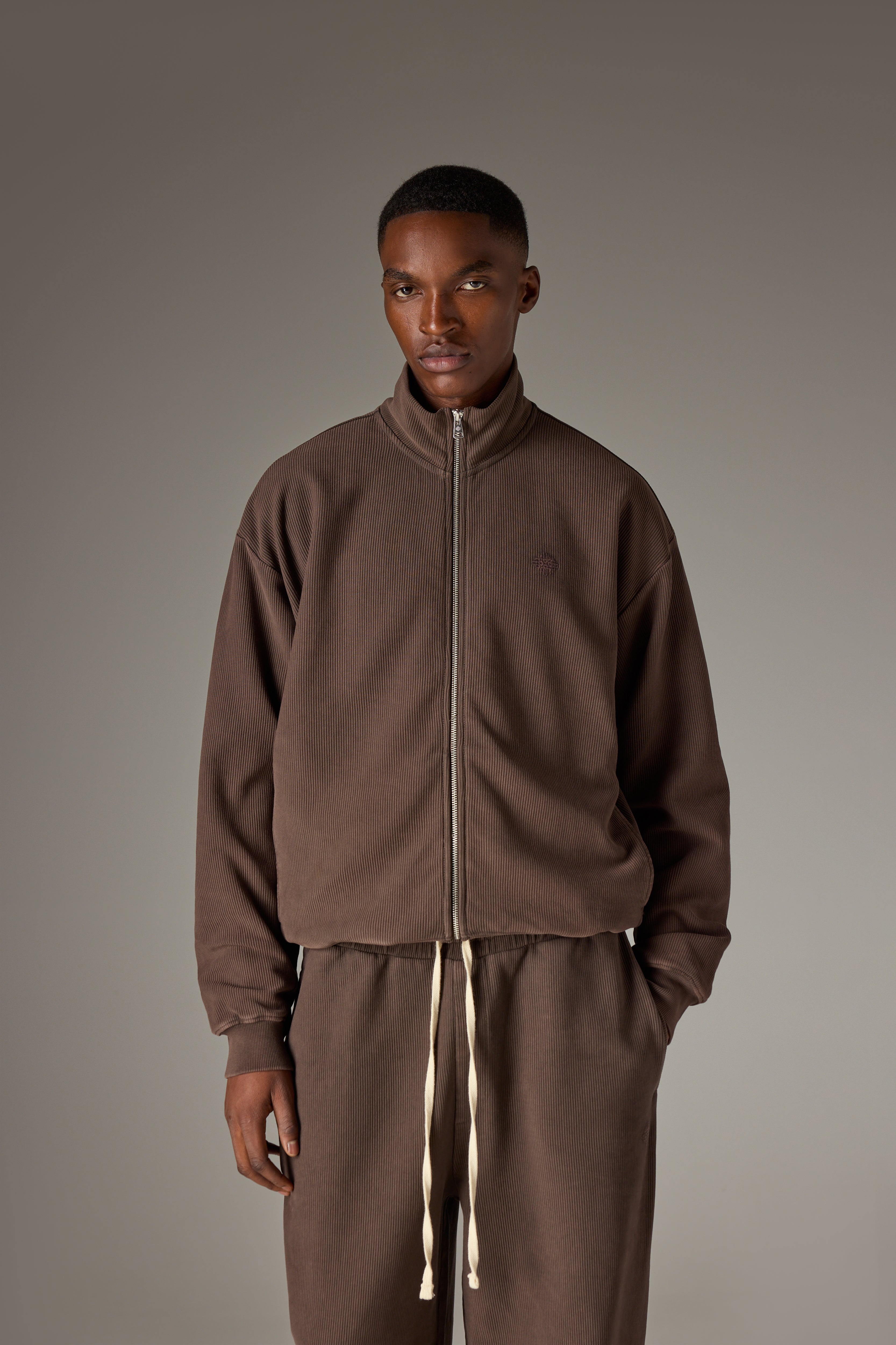 HEAVYWEIGHT WASHED RIBBED ZIP THROUGH FUNNEL NECK - BROWN