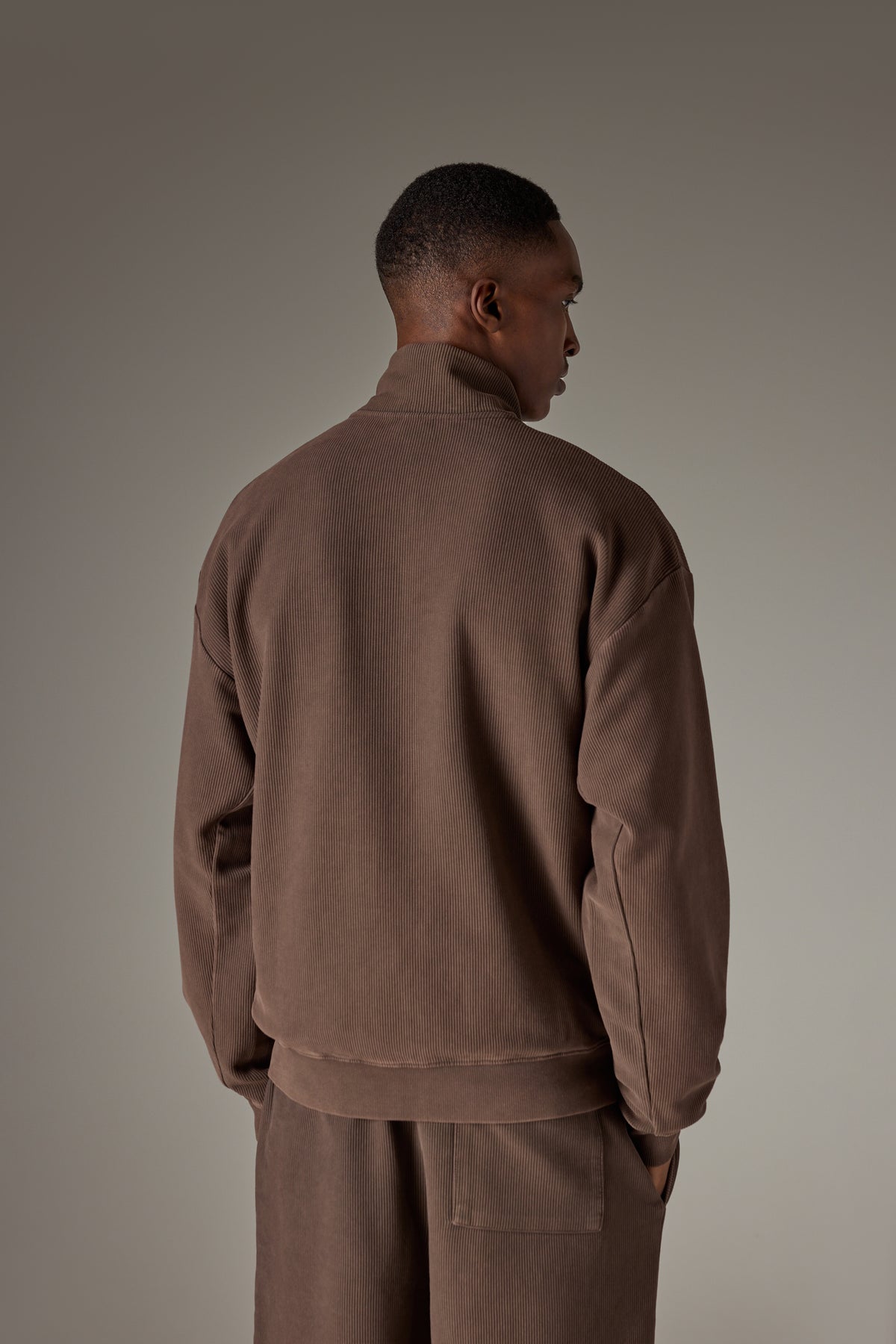 HEAVYWEIGHT WASHED RIBBED ZIP THROUGH FUNNEL NECK - BROWN