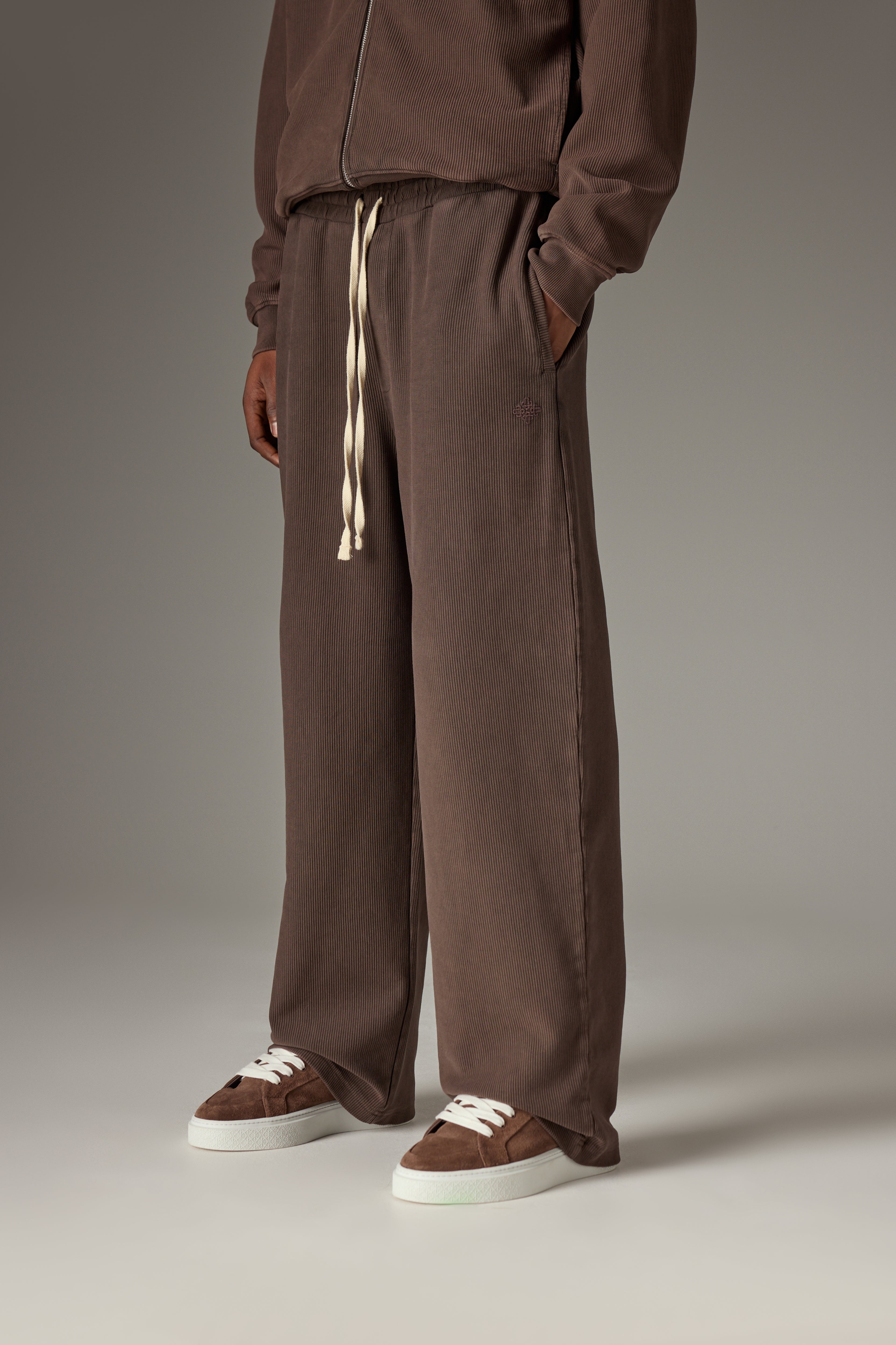 HEAVYWEIGHT WASHED RIBBED JERSEY JOGGERS - BROWN