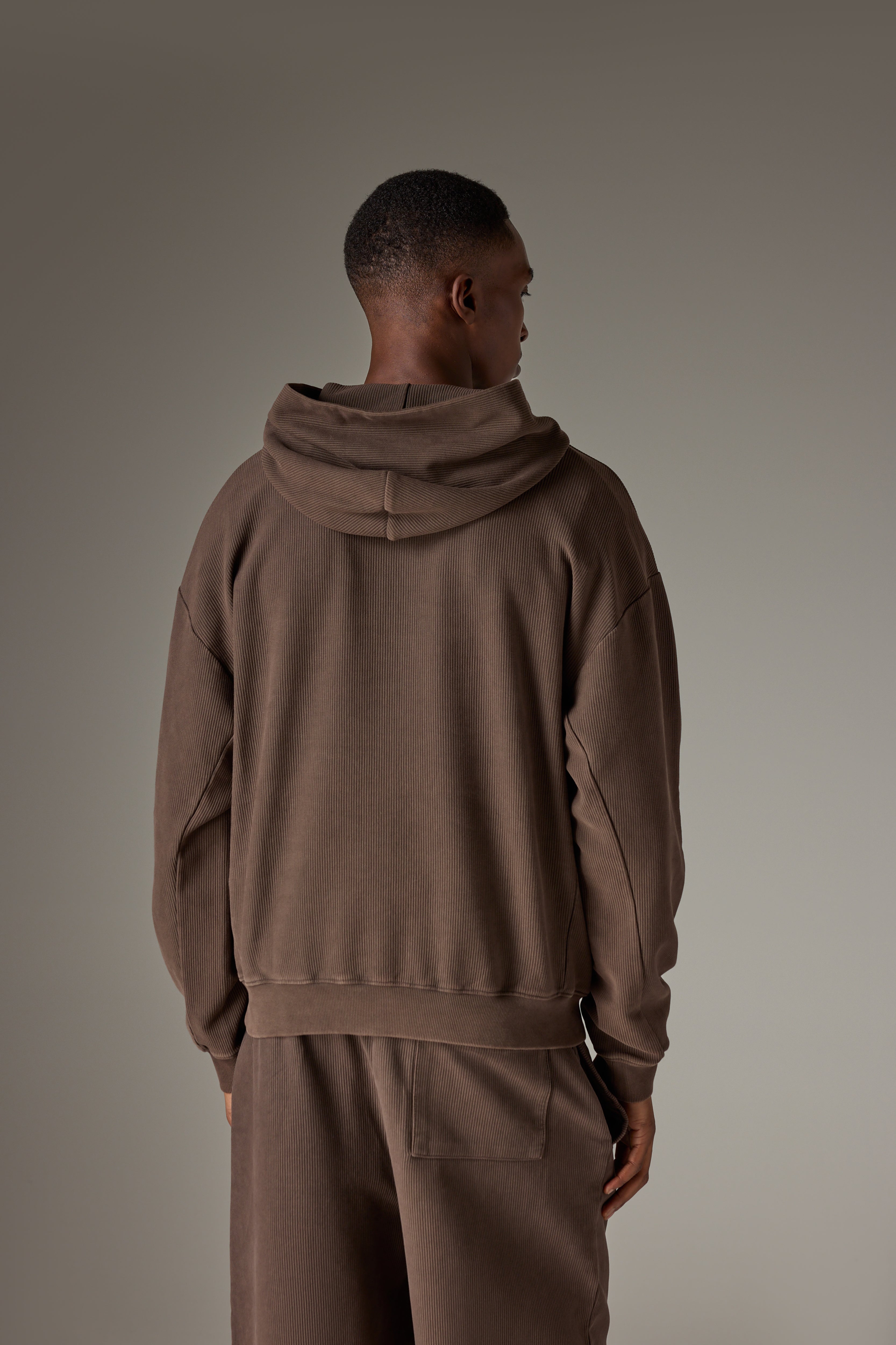 HEAVYWEIGHT WASHED RIBBED HOODIE - BROWN