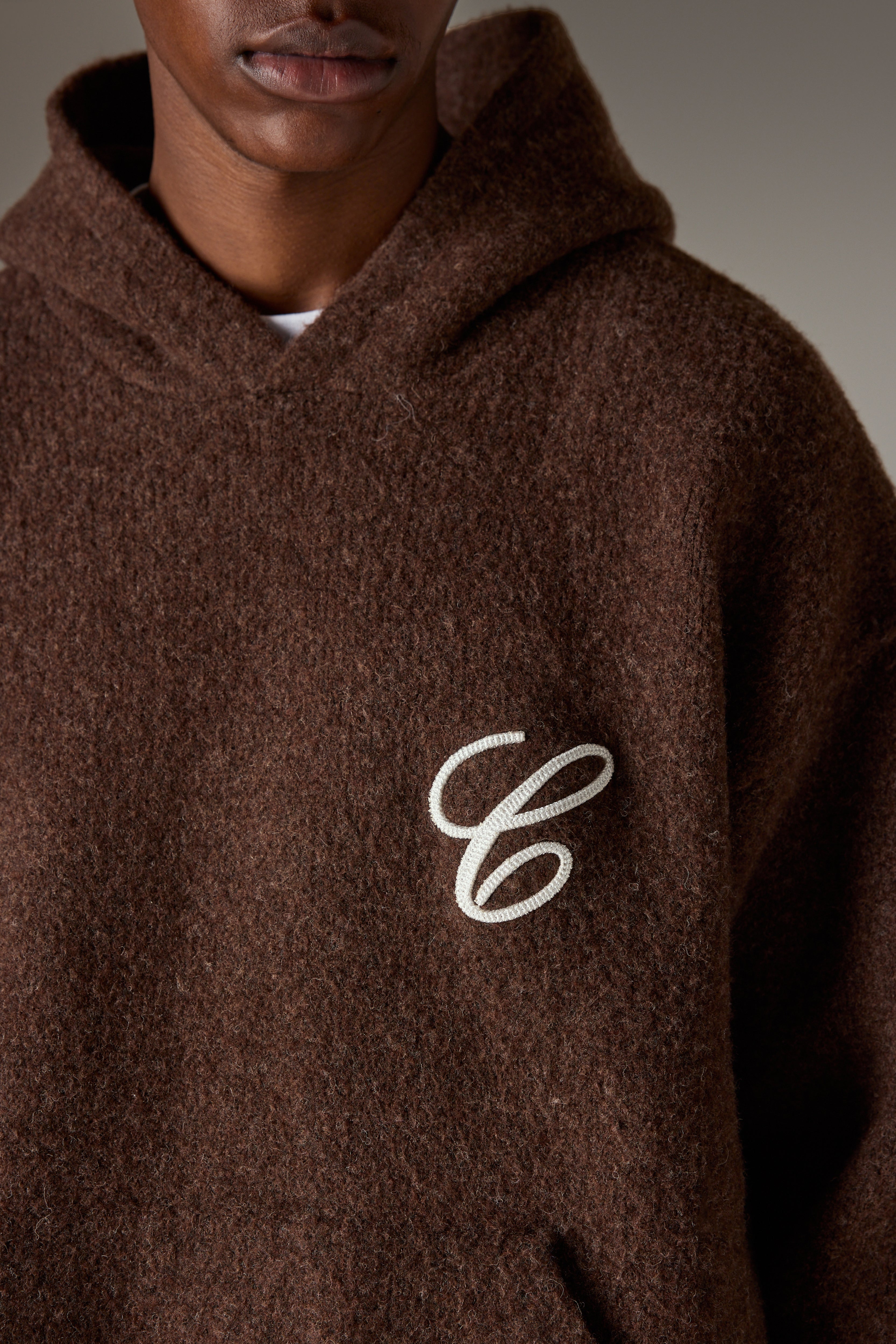 CHAINSTITCH EMBROIDERY KNITTED HOODIE - BROWN