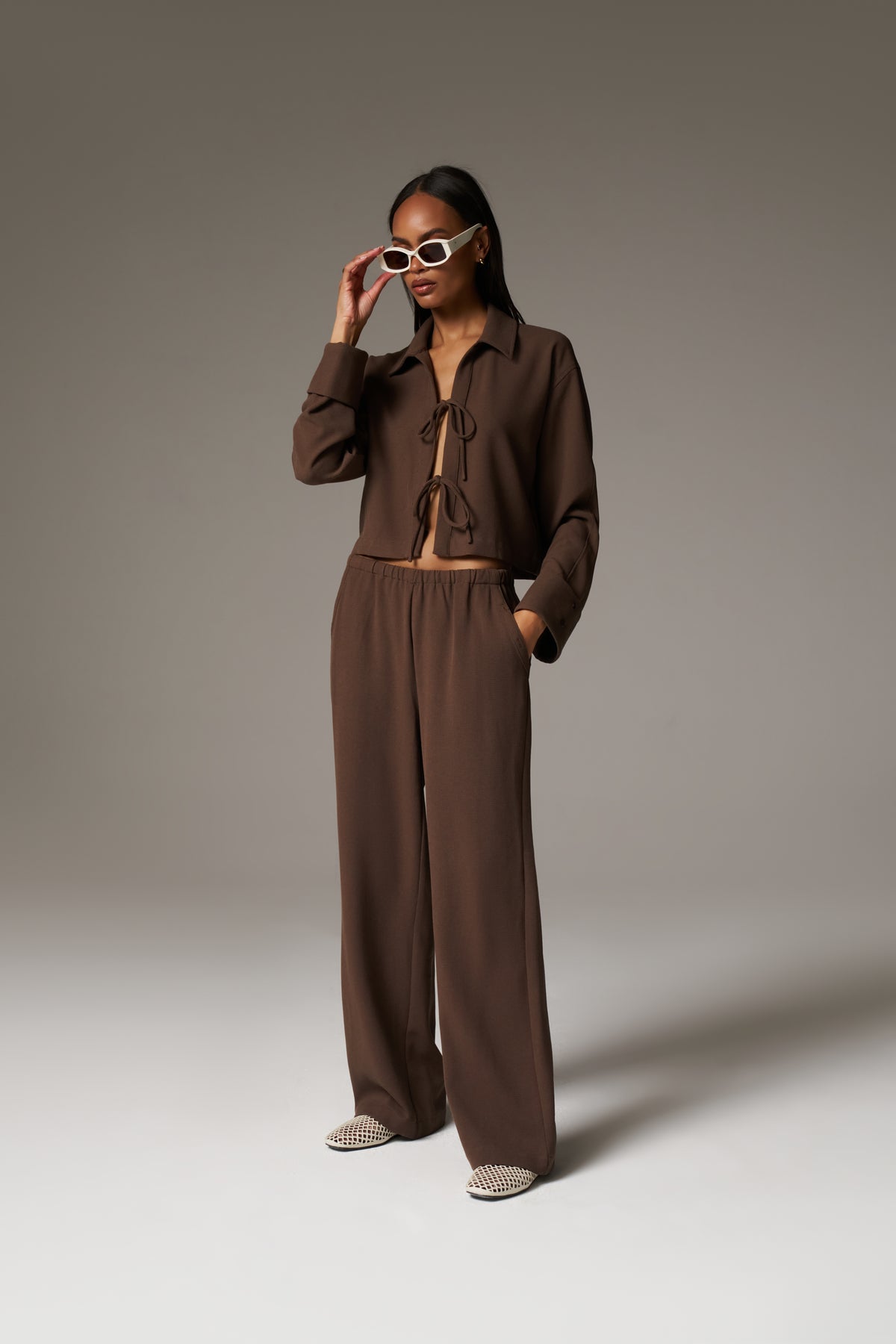 TEXTURED LINEN BUTTON DETAIL TROUSER - BROWN