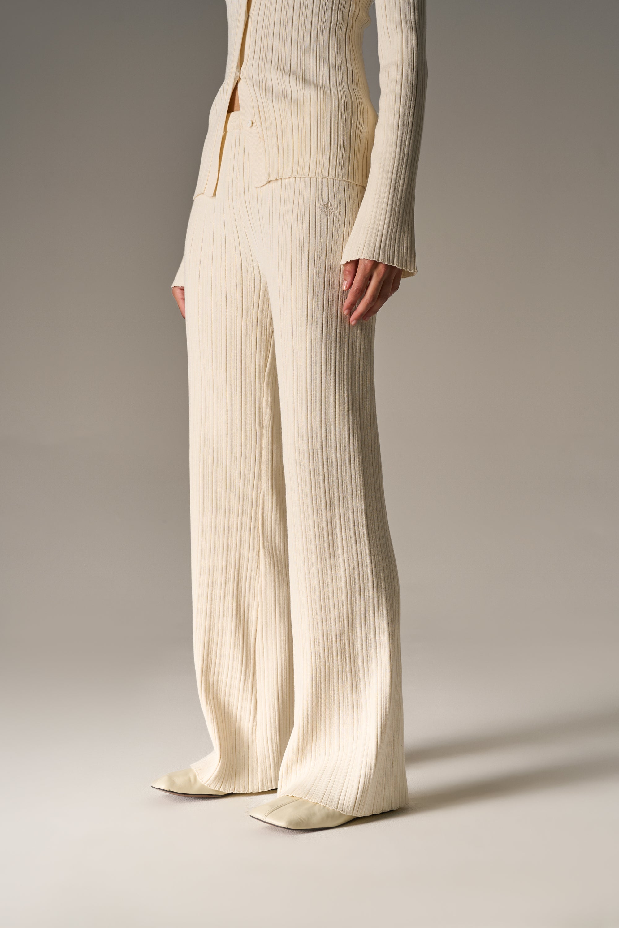 RIBBED KNITTED TROUSERS - CREAM