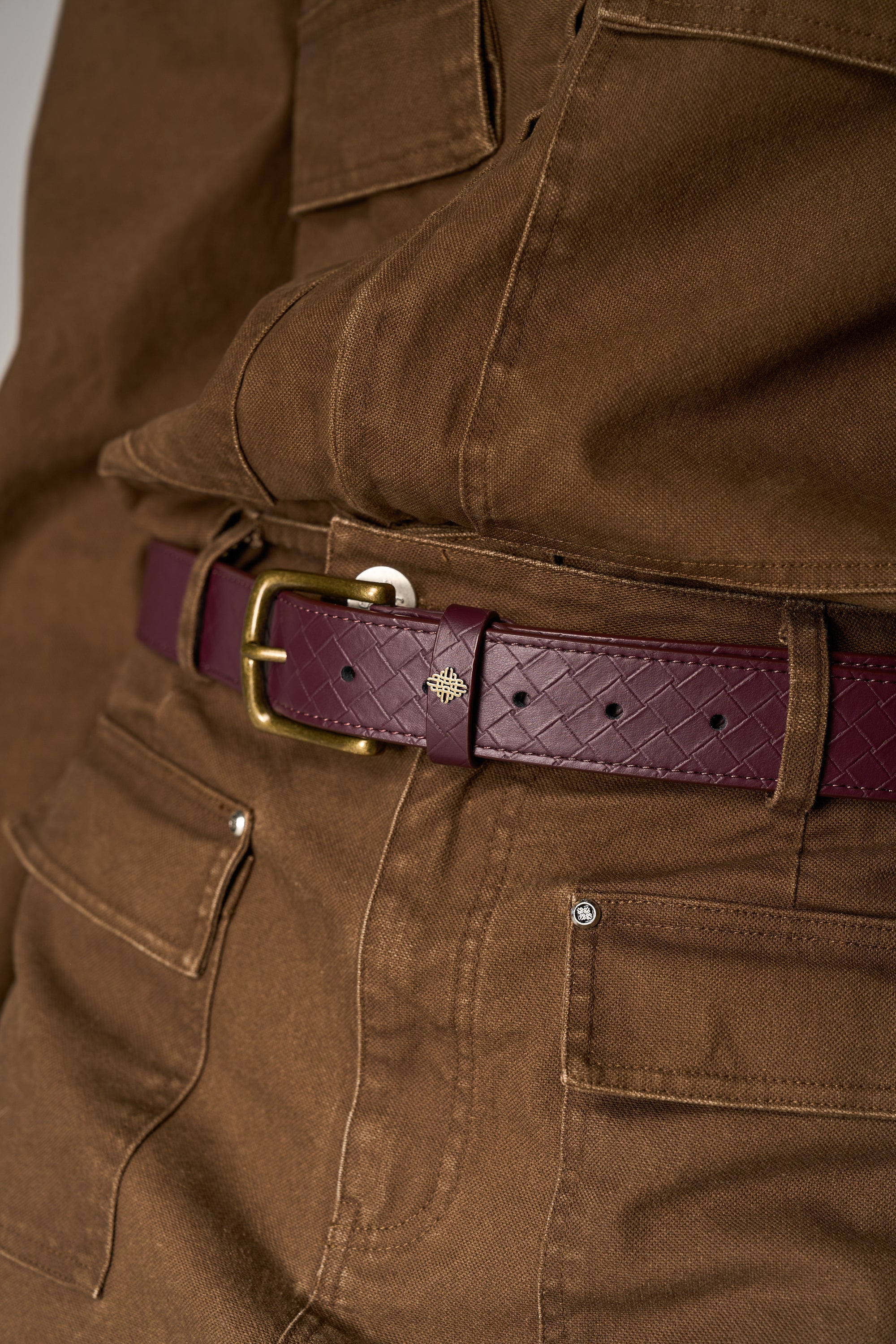 EMBLEM FAUX LEATHER WOVEN BELT - BURGUNDY