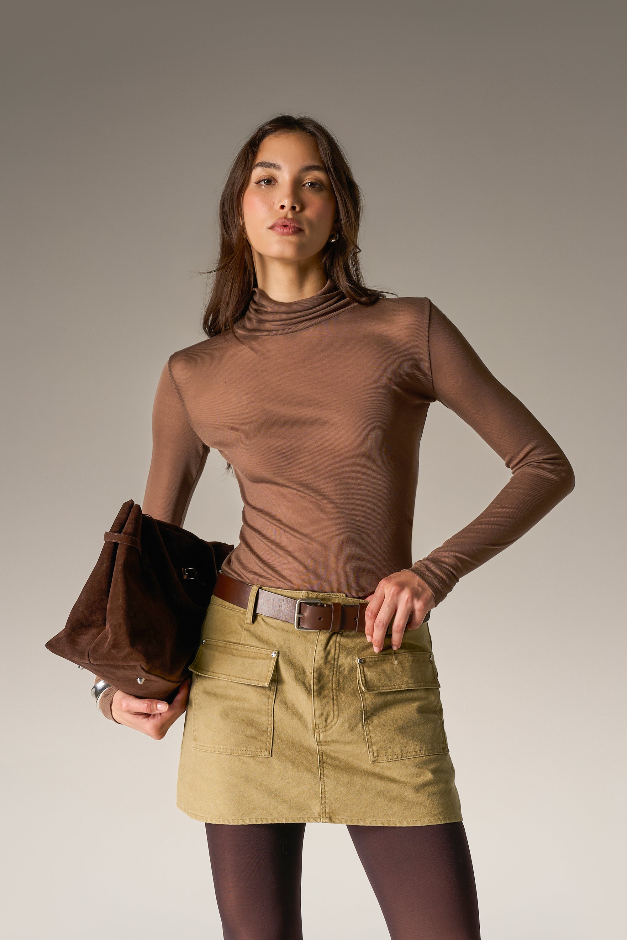 LIGHTWEIGHT ROLL NECK TOP - CHOCOLATE