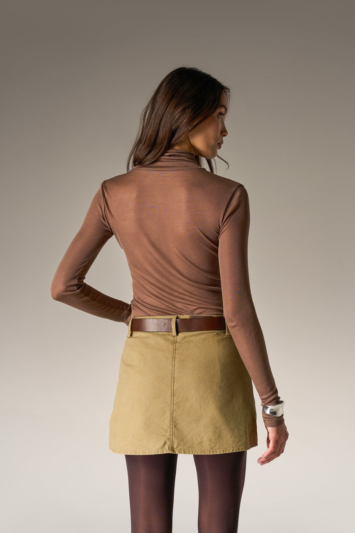 LIGHTWEIGHT ROLL NECK TOP - CHOCOLATE