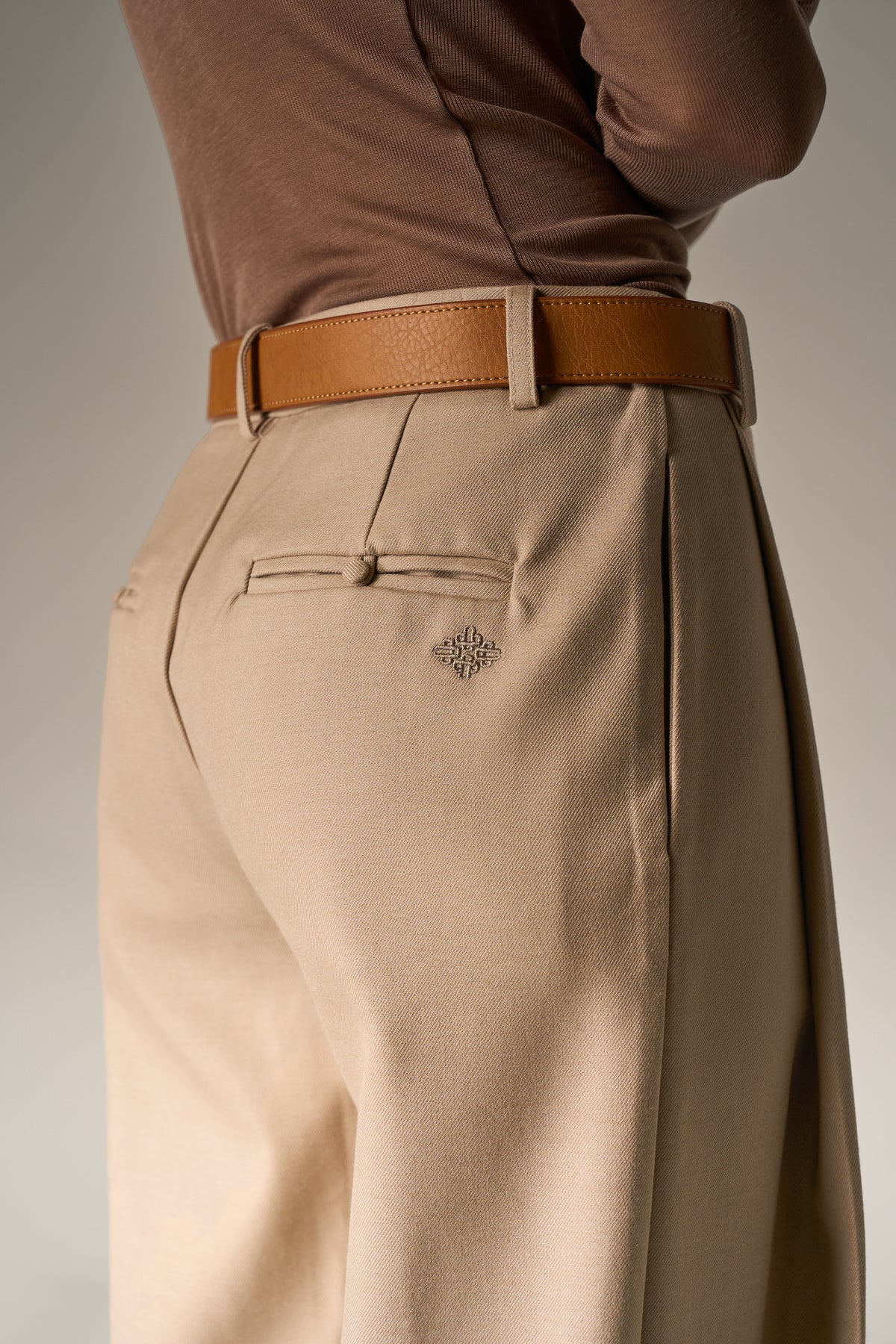 EMBLEM FAUX LEATHER BELT - TAN