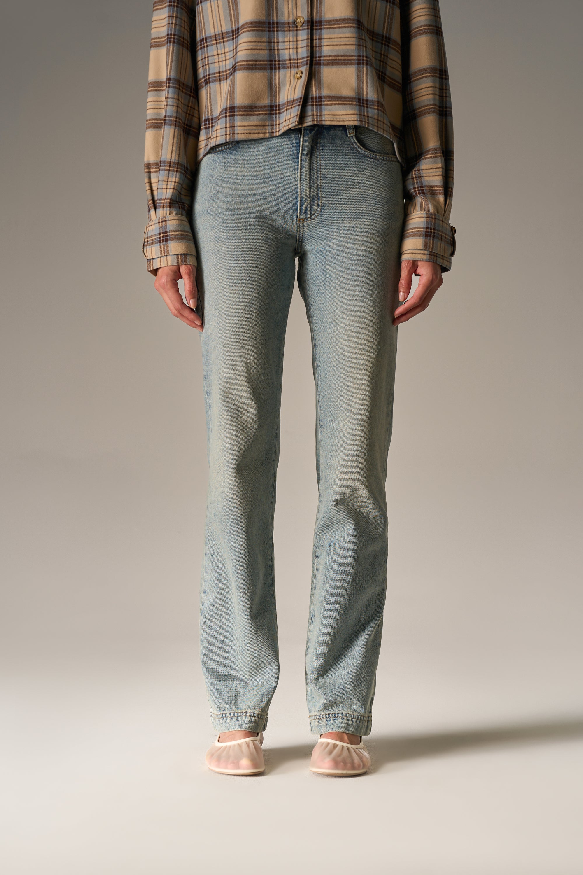 STRAIGHT LEG VINTAGE WASH JEANS - MID BLUE WASH