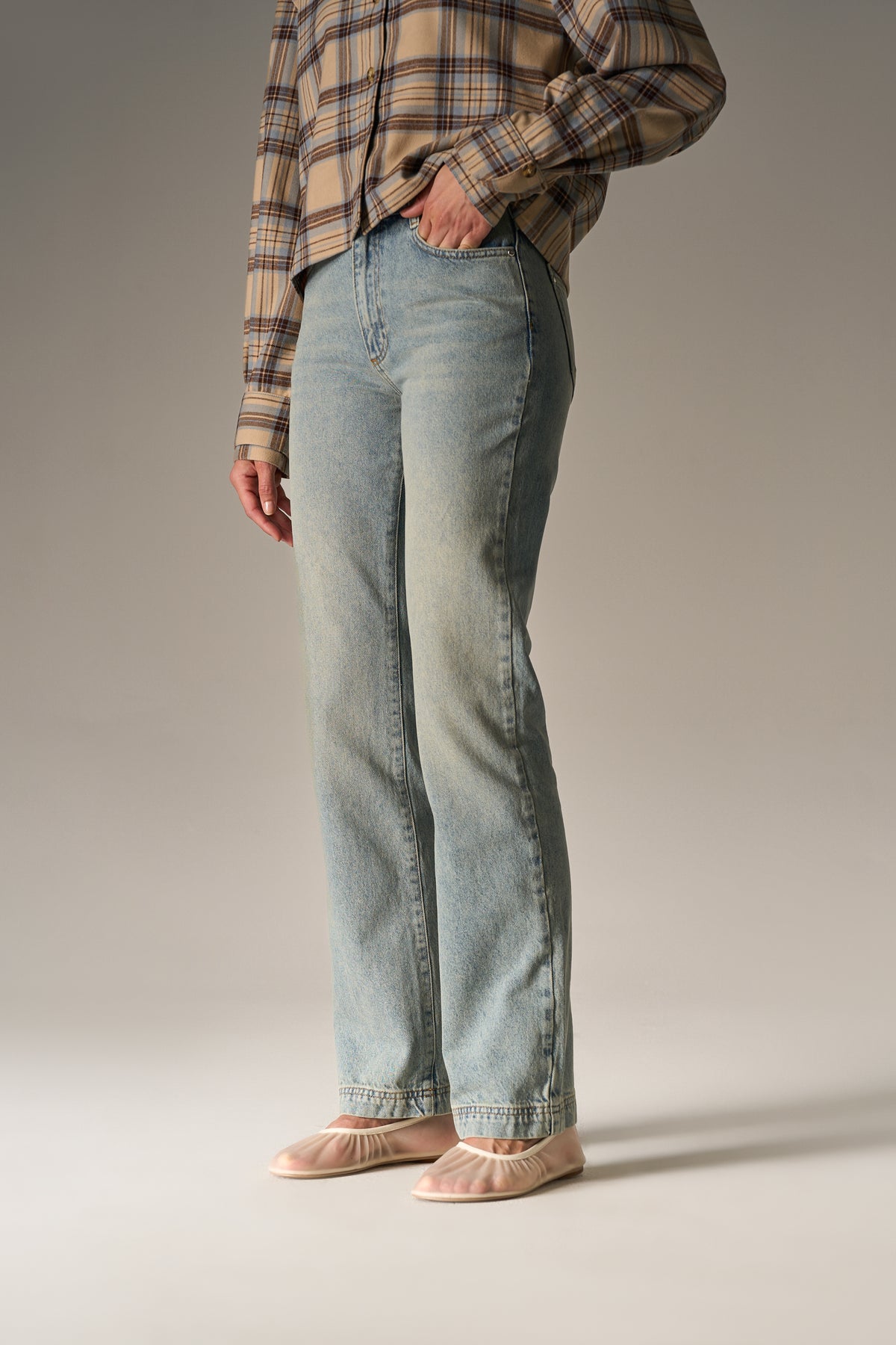 STRAIGHT LEG VINTAGE WASH JEANS - MID BLUE WASH