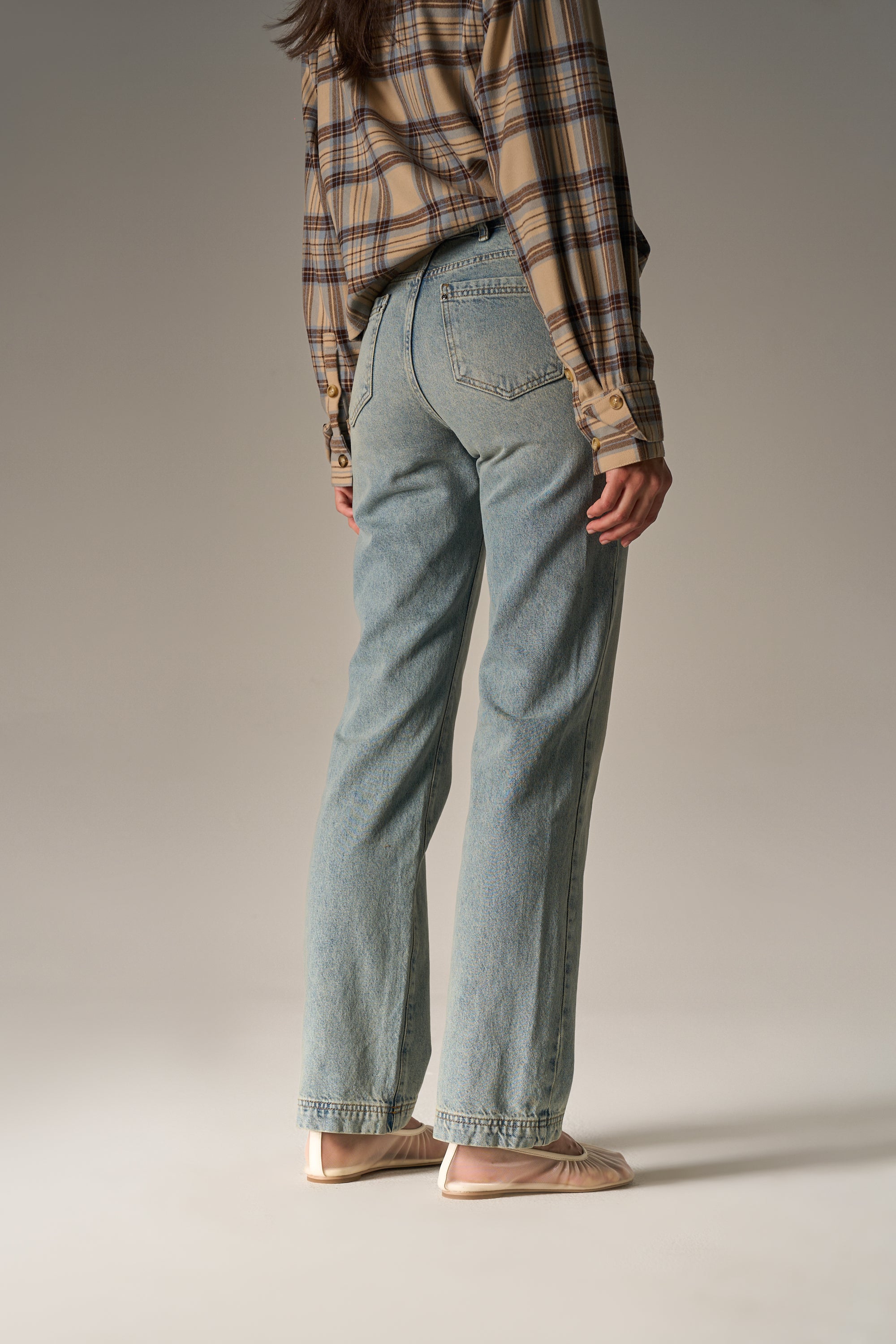 STRAIGHT LEG VINTAGE WASH JEANS - MID BLUE WASH