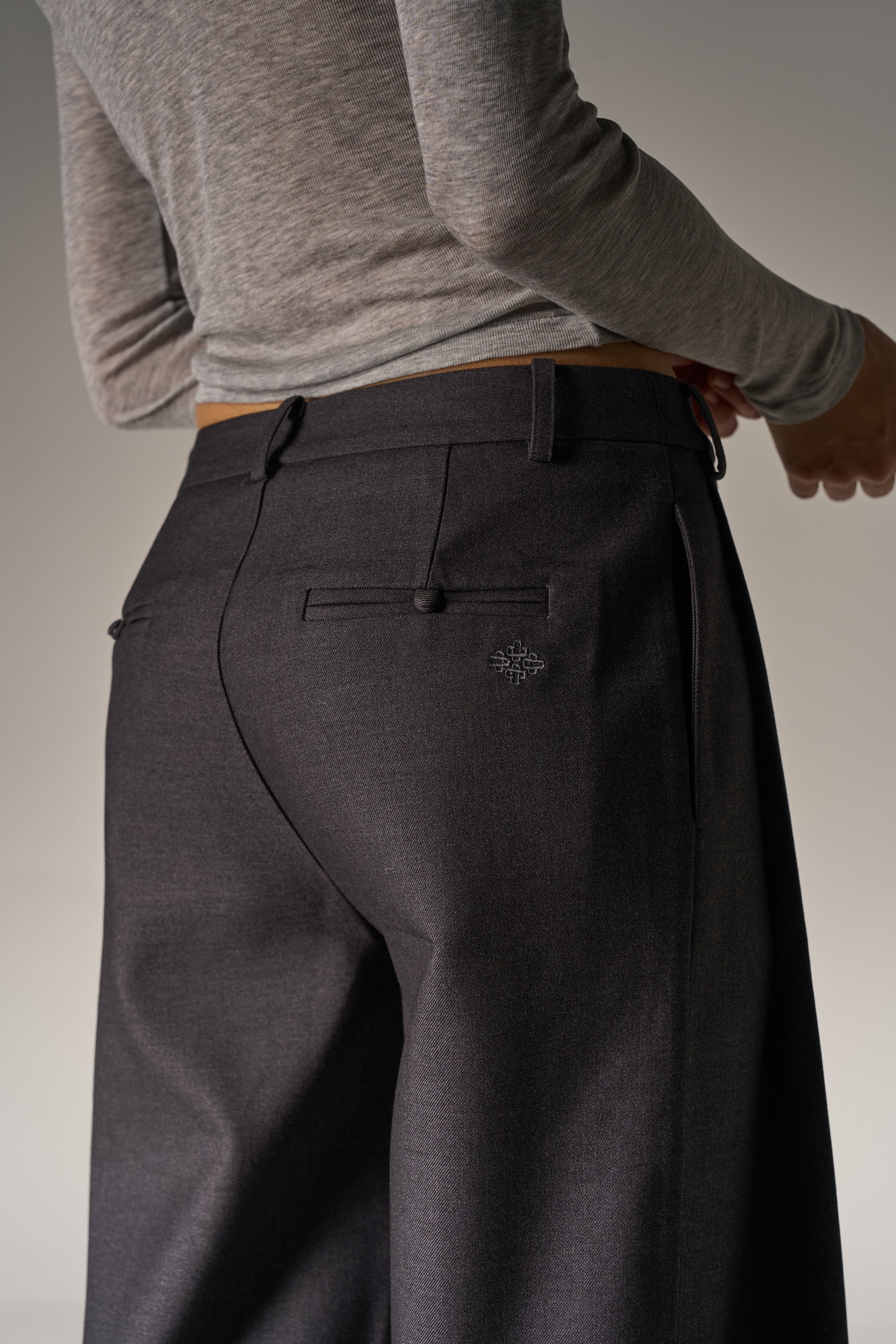 SIDE PLEAT WIDE LEG TAILORED TROUSERS - GREY