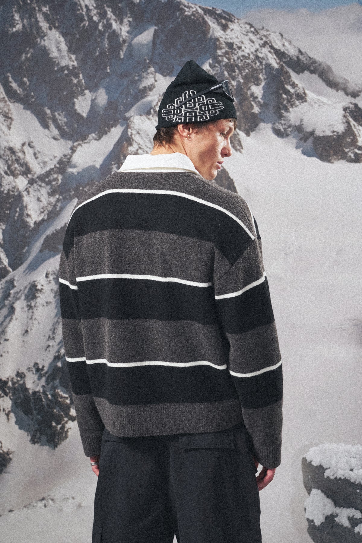 STRIPED FLUFFY KNIT CREW - CHARCOAL