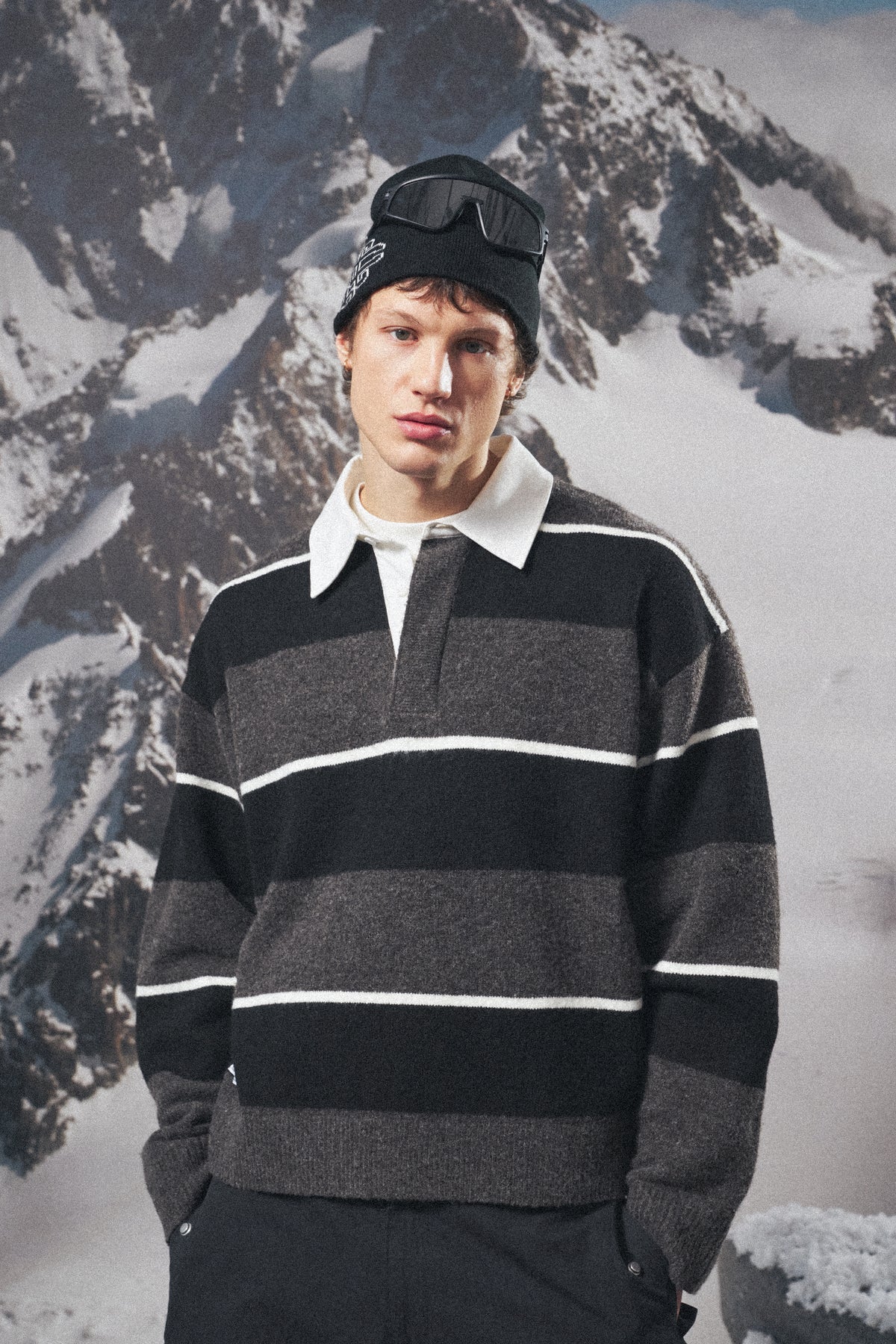 STRIPED FLUFFY KNIT CREW - CHARCOAL