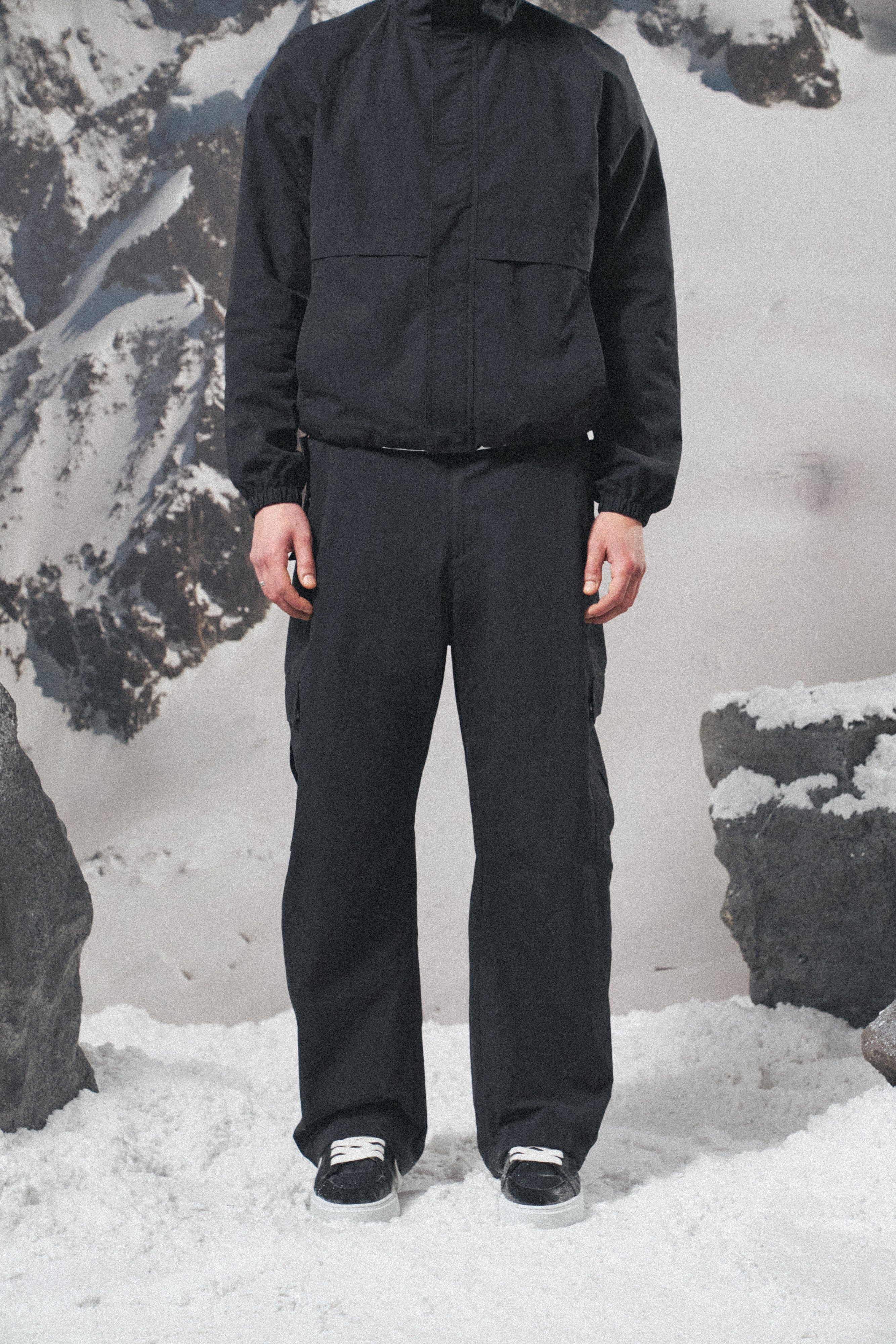 RIPSTOP CARGO TROUSERS - BLACK