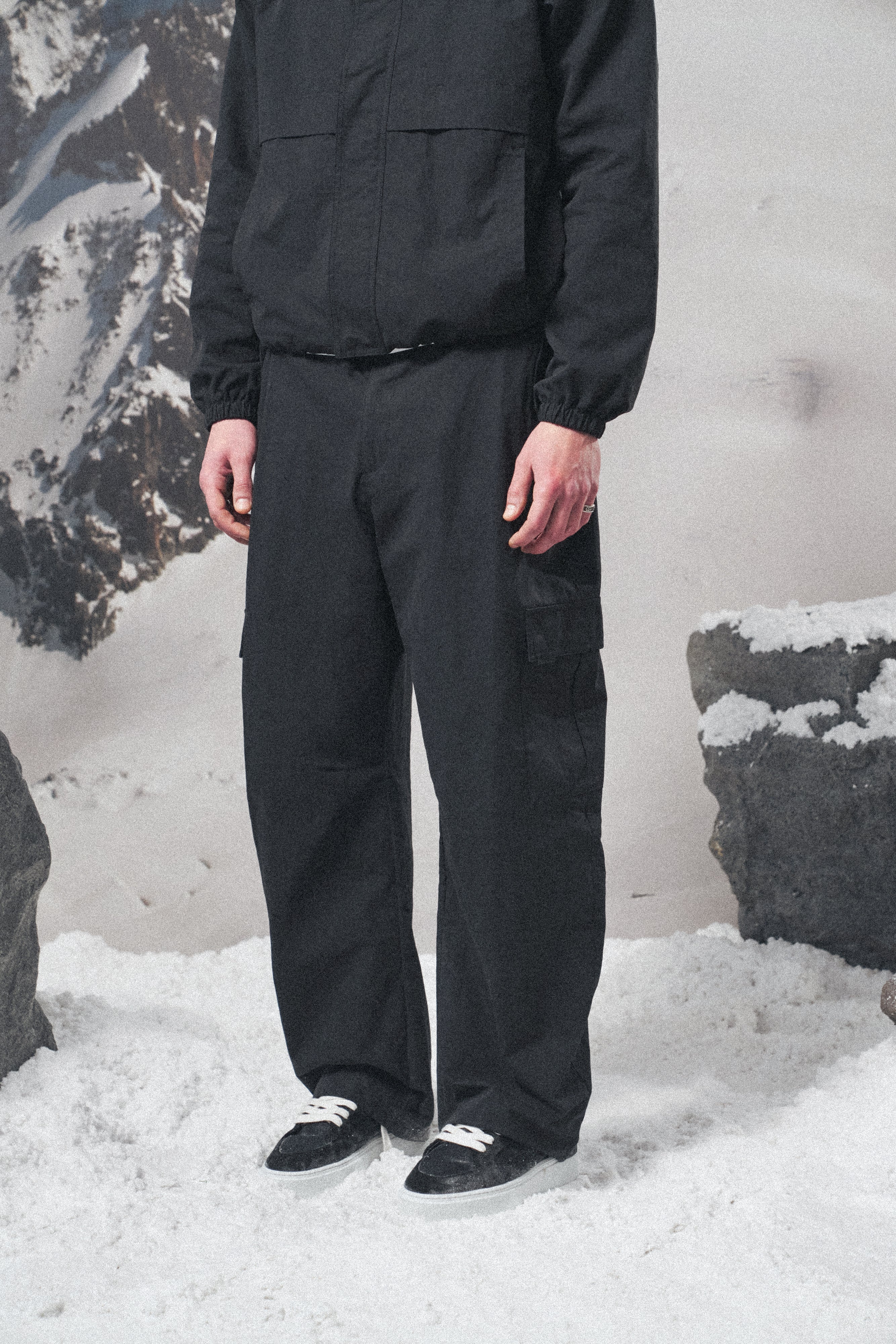 RIPSTOP CARGO TROUSERS - BLACK