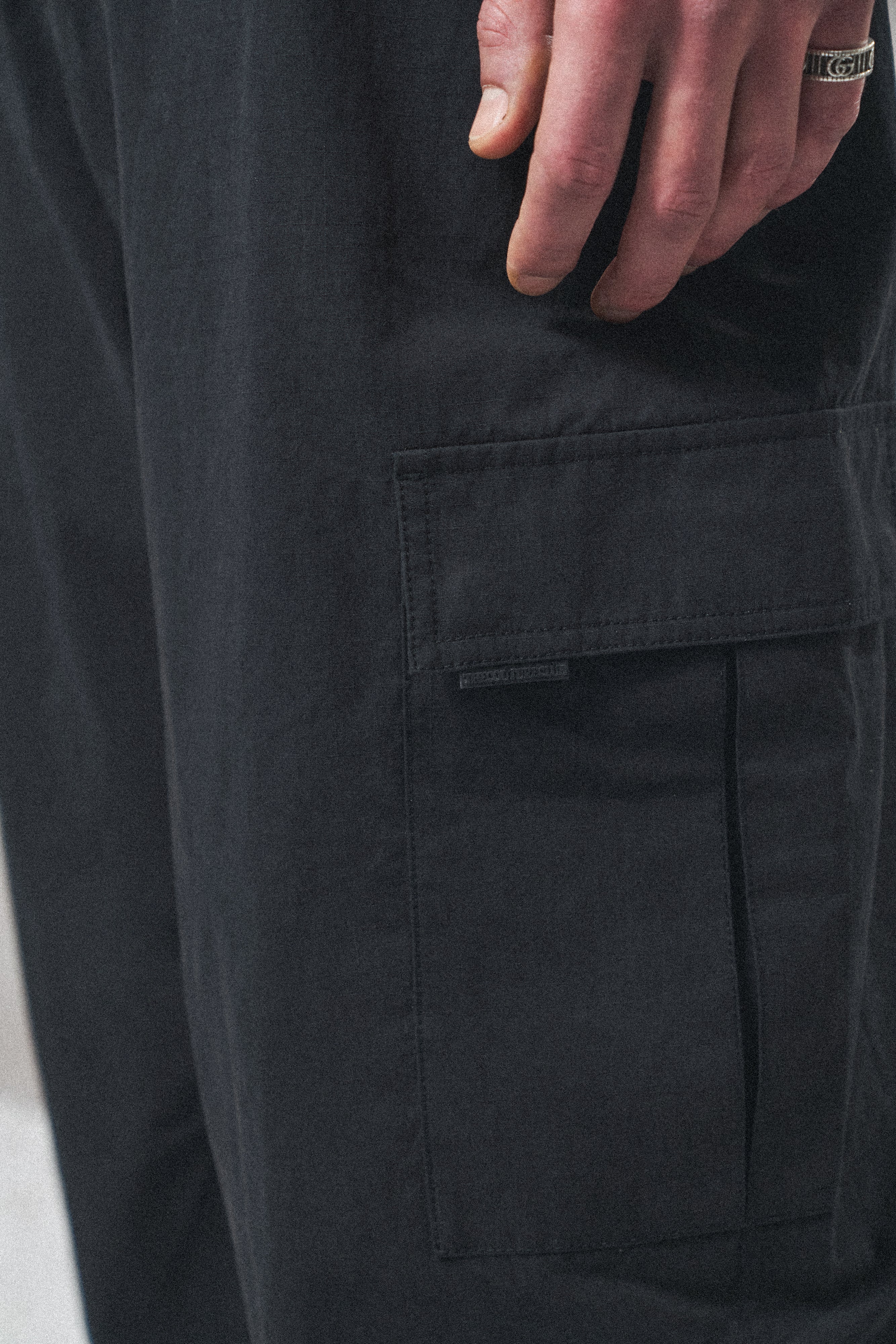 RIPSTOP CARGO TROUSERS - BLACK