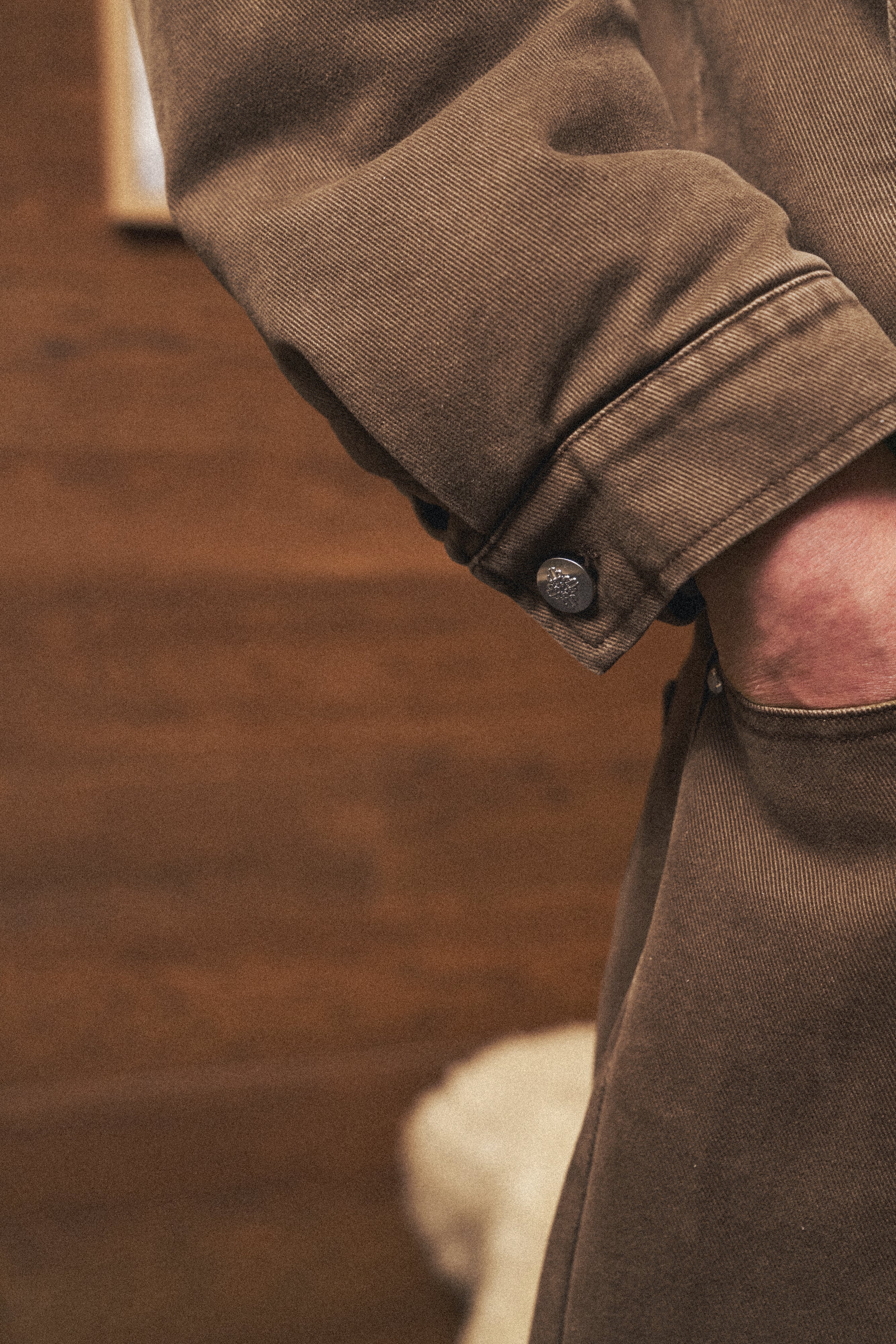 WASHED TWILL BARREL LEG PANTS - BROWN