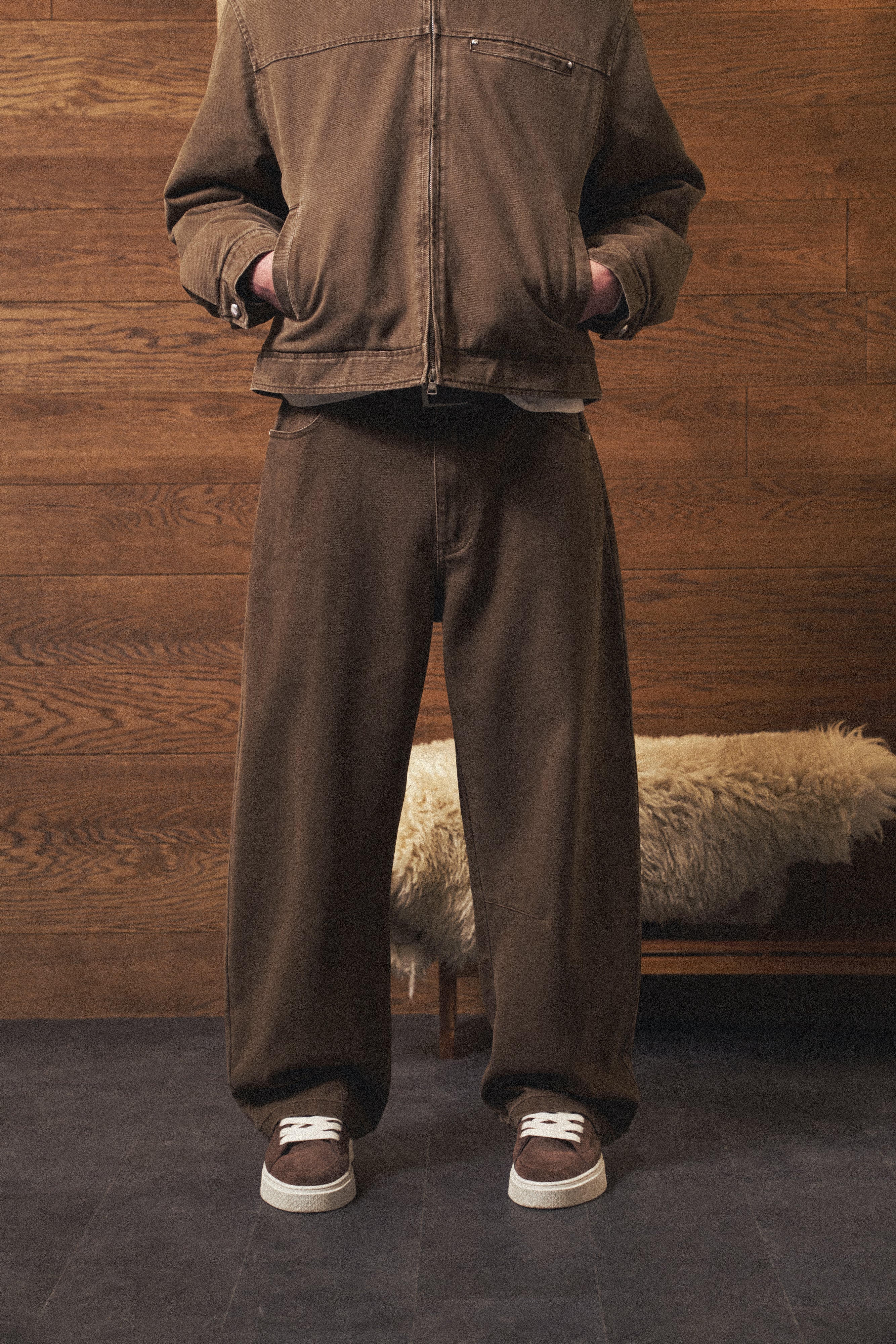 WASHED TWILL BARREL LEG PANTS - BROWN