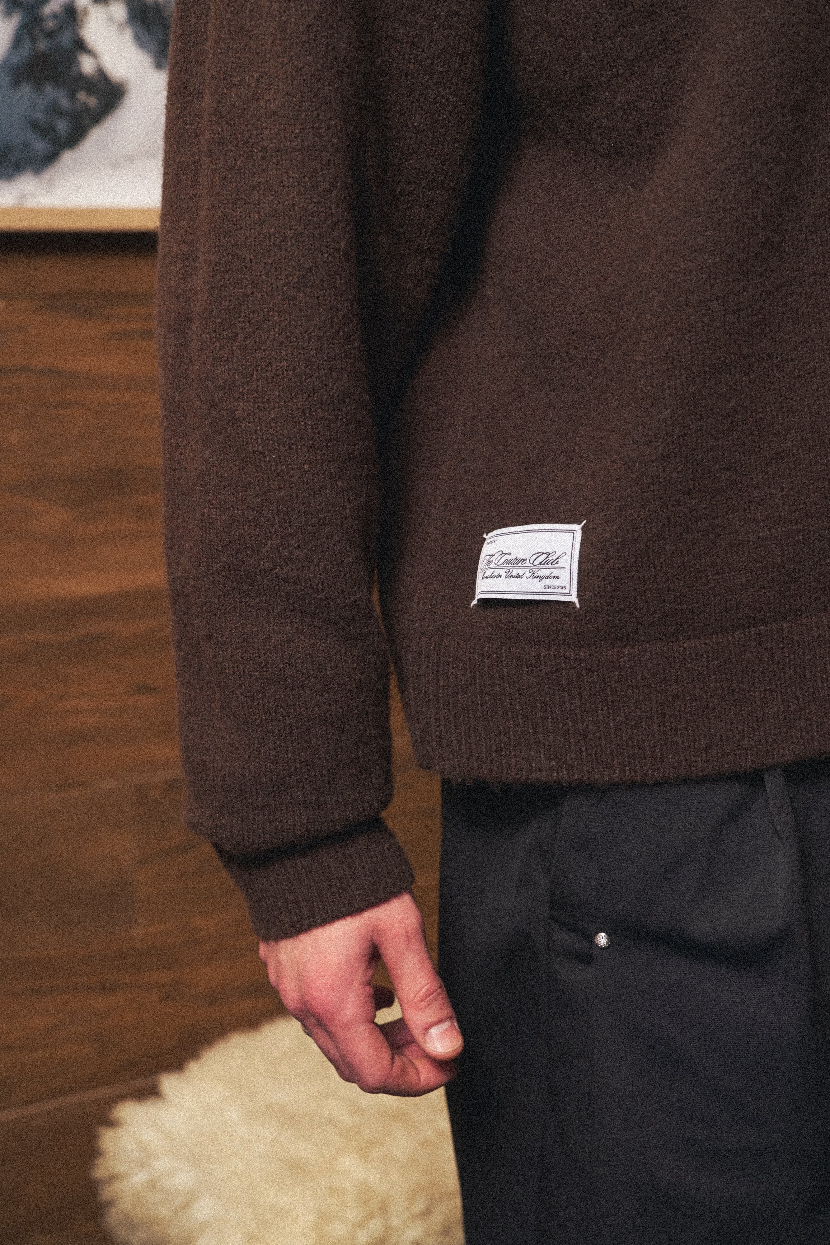 CONTRAST COLLAR KNIT CREW - BROWN