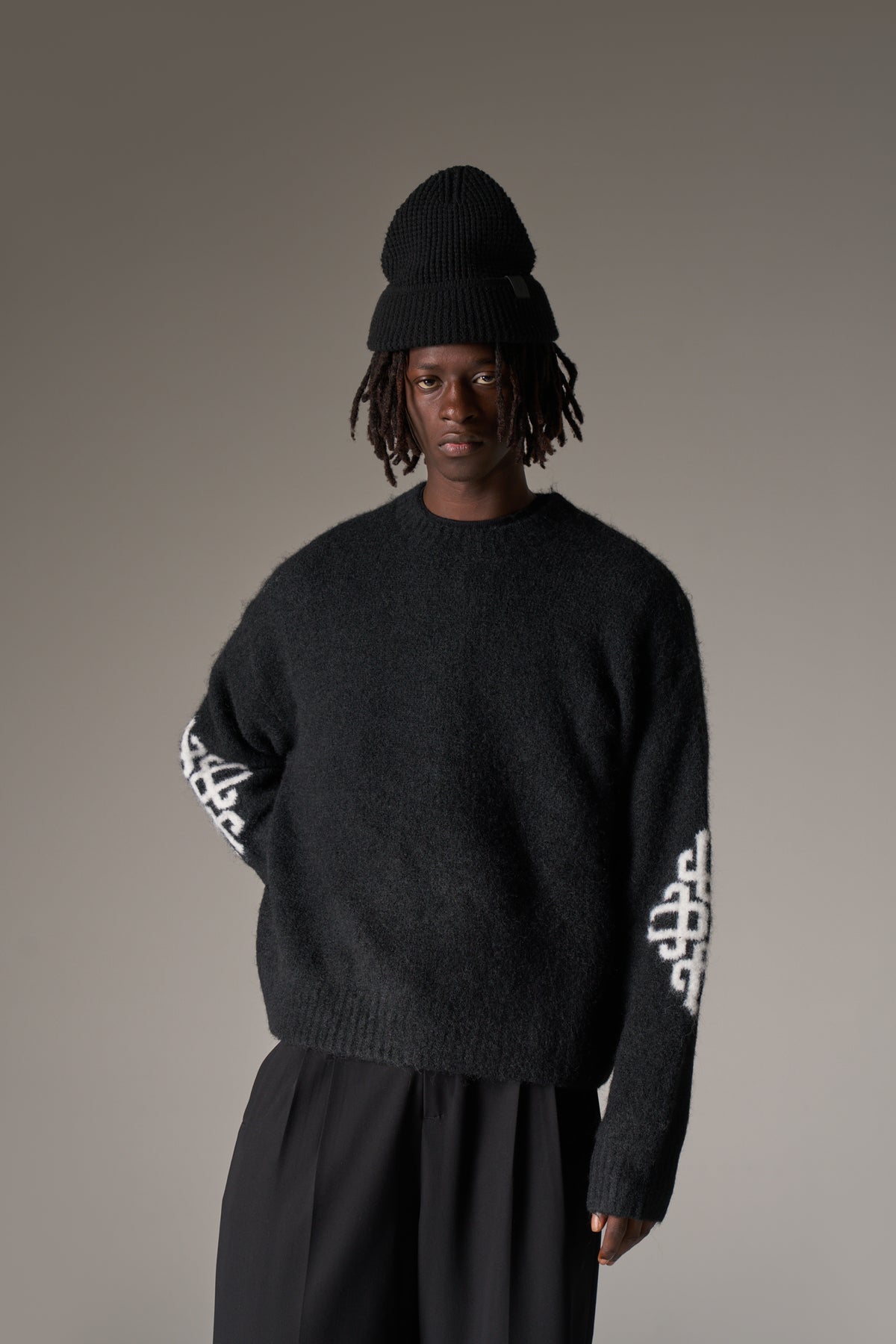 BRUSHED EMBLEM SLEEVE KNITTED CREW - BLACK