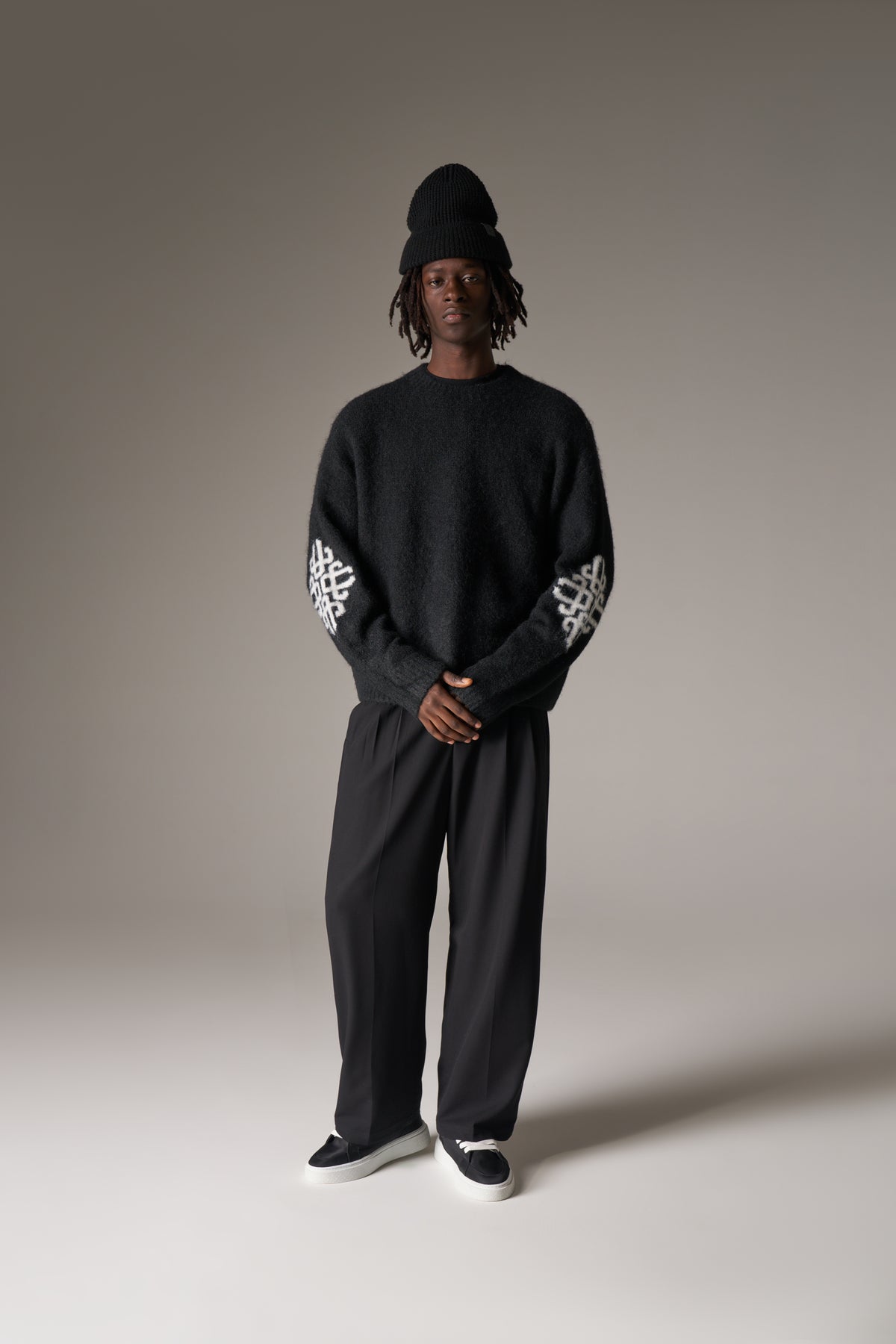 BRUSHED EMBLEM SLEEVE KNITTED CREW - BLACK