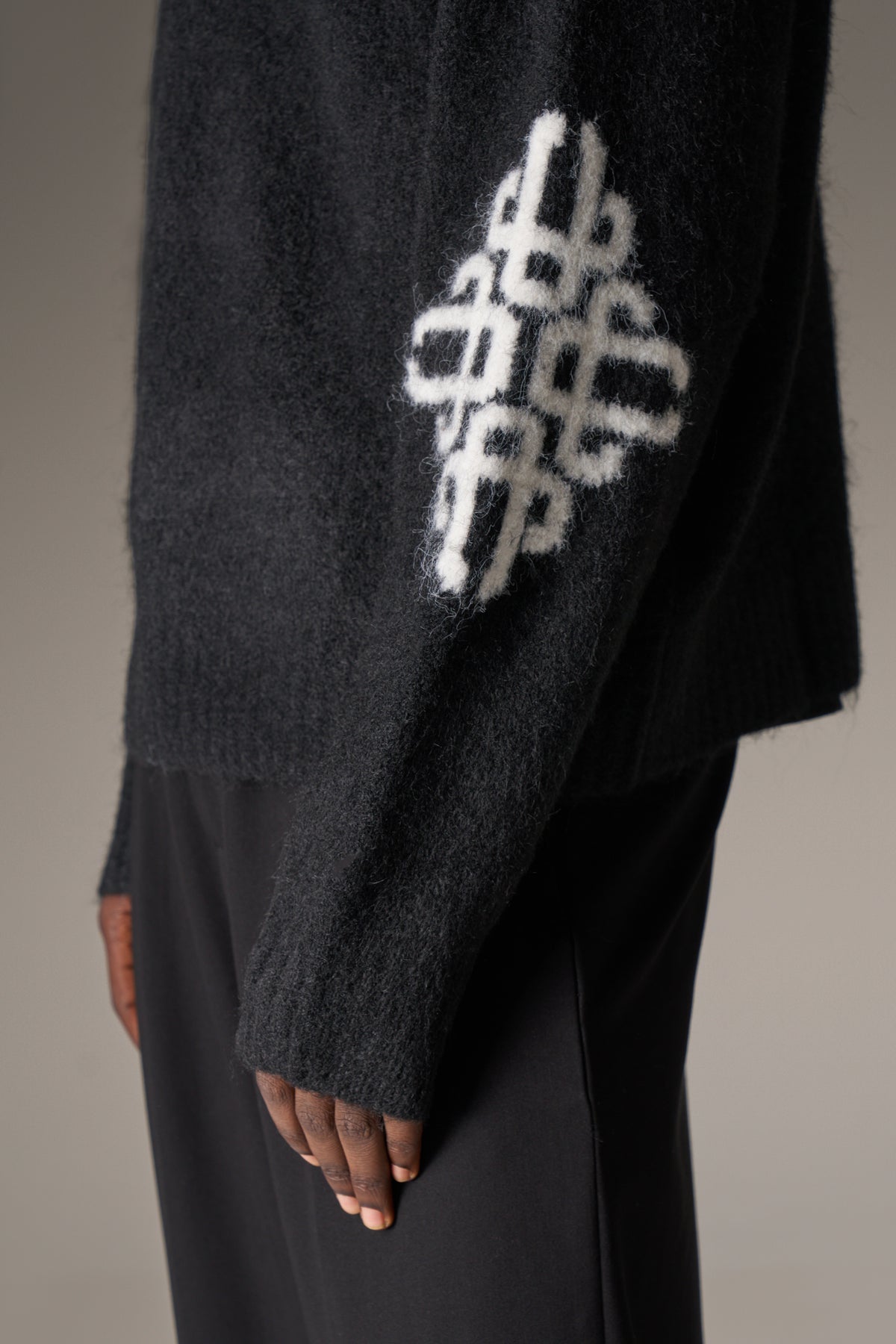 BRUSHED EMBLEM SLEEVE KNITTED CREW - BLACK