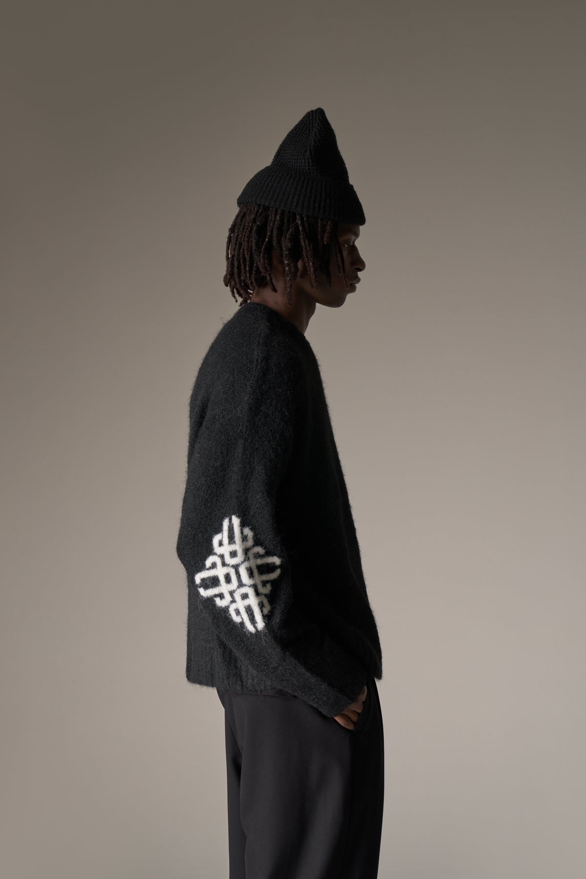 BRUSHED EMBLEM SLEEVE KNITTED CREW - BLACK