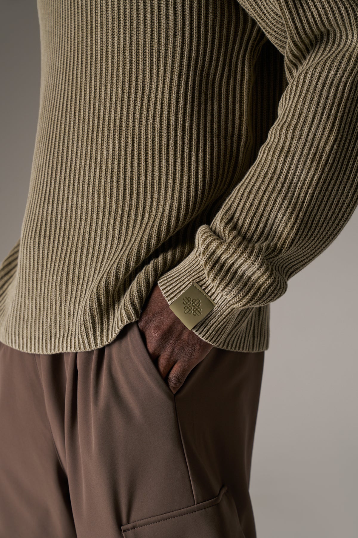 HEAVY WASHED RIBBED KNIT CREW - KHAKI