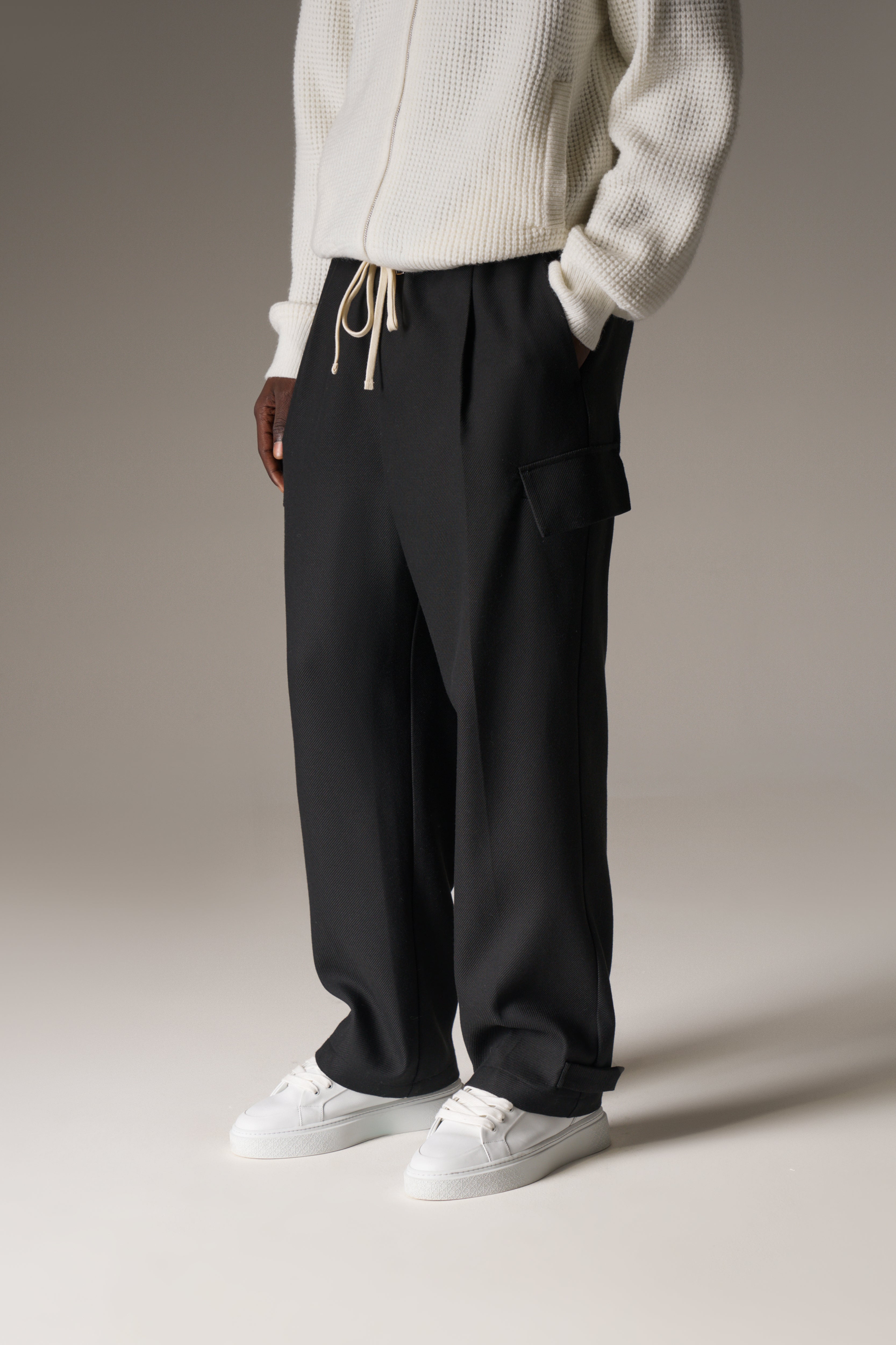PLEATED WIDE LEG WOOL BLEND TROUSERS - BLACK