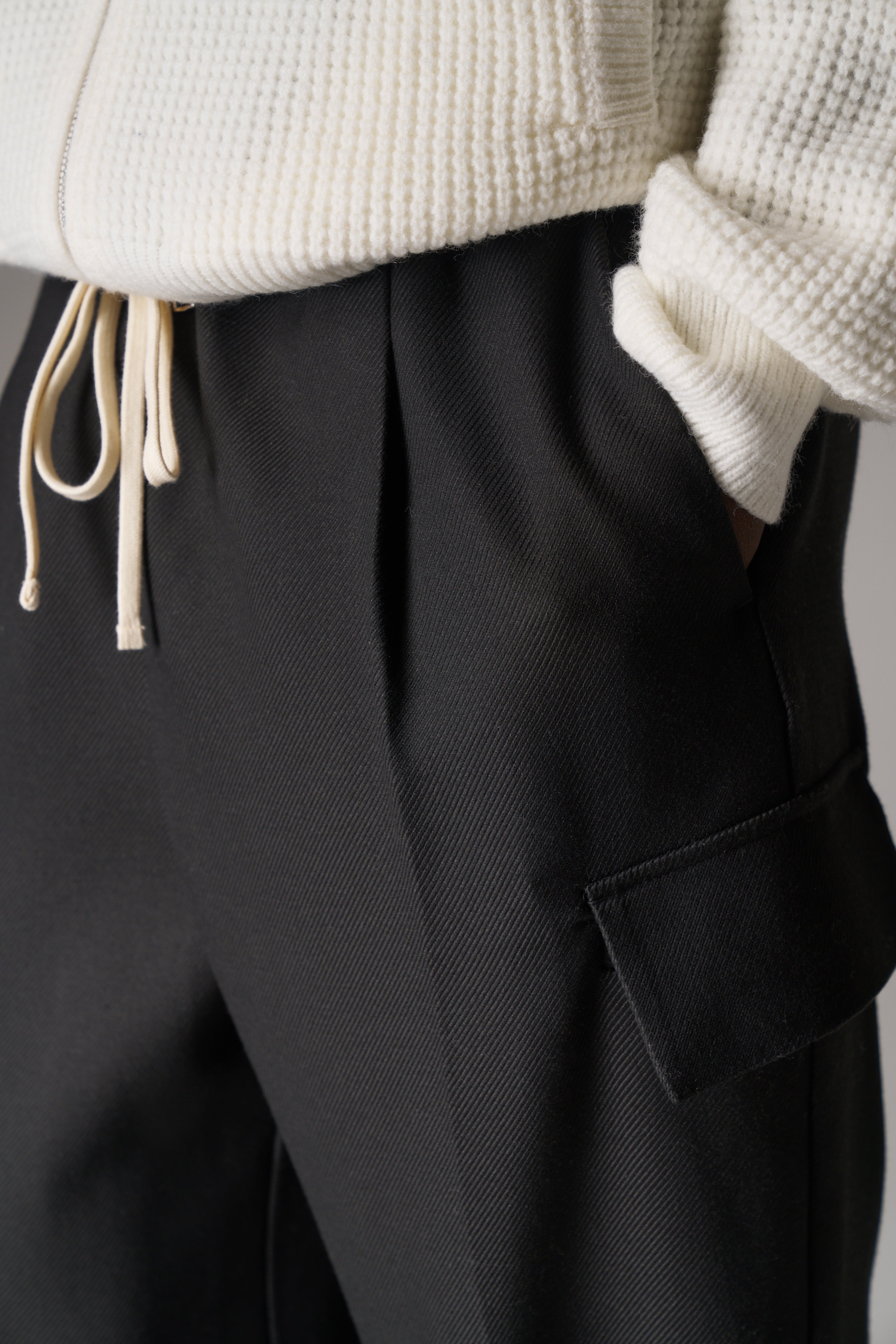 PLEATED WIDE LEG WOOL BLEND TROUSERS - BLACK