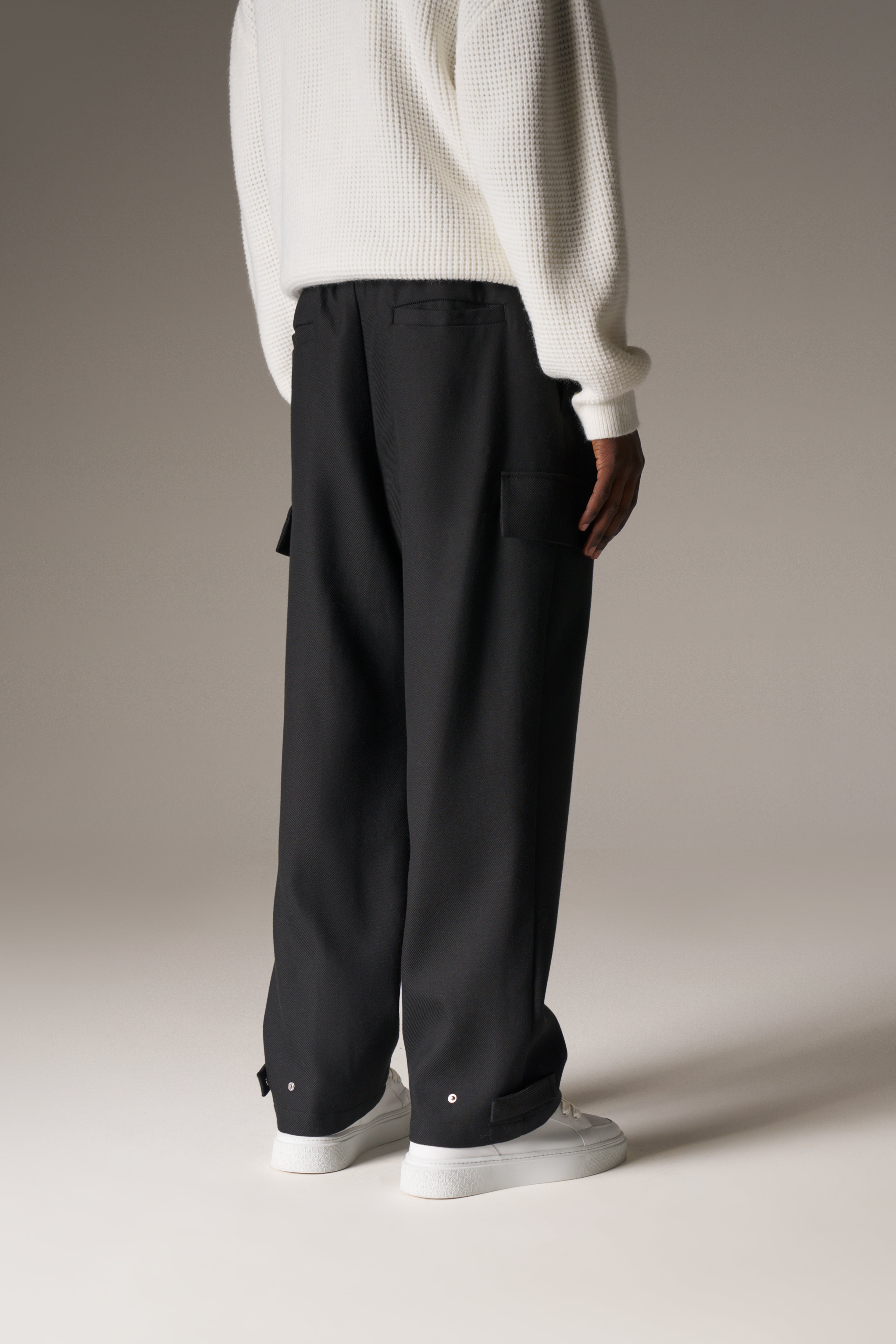 PLEATED WIDE LEG WOOL BLEND TROUSERS - BLACK