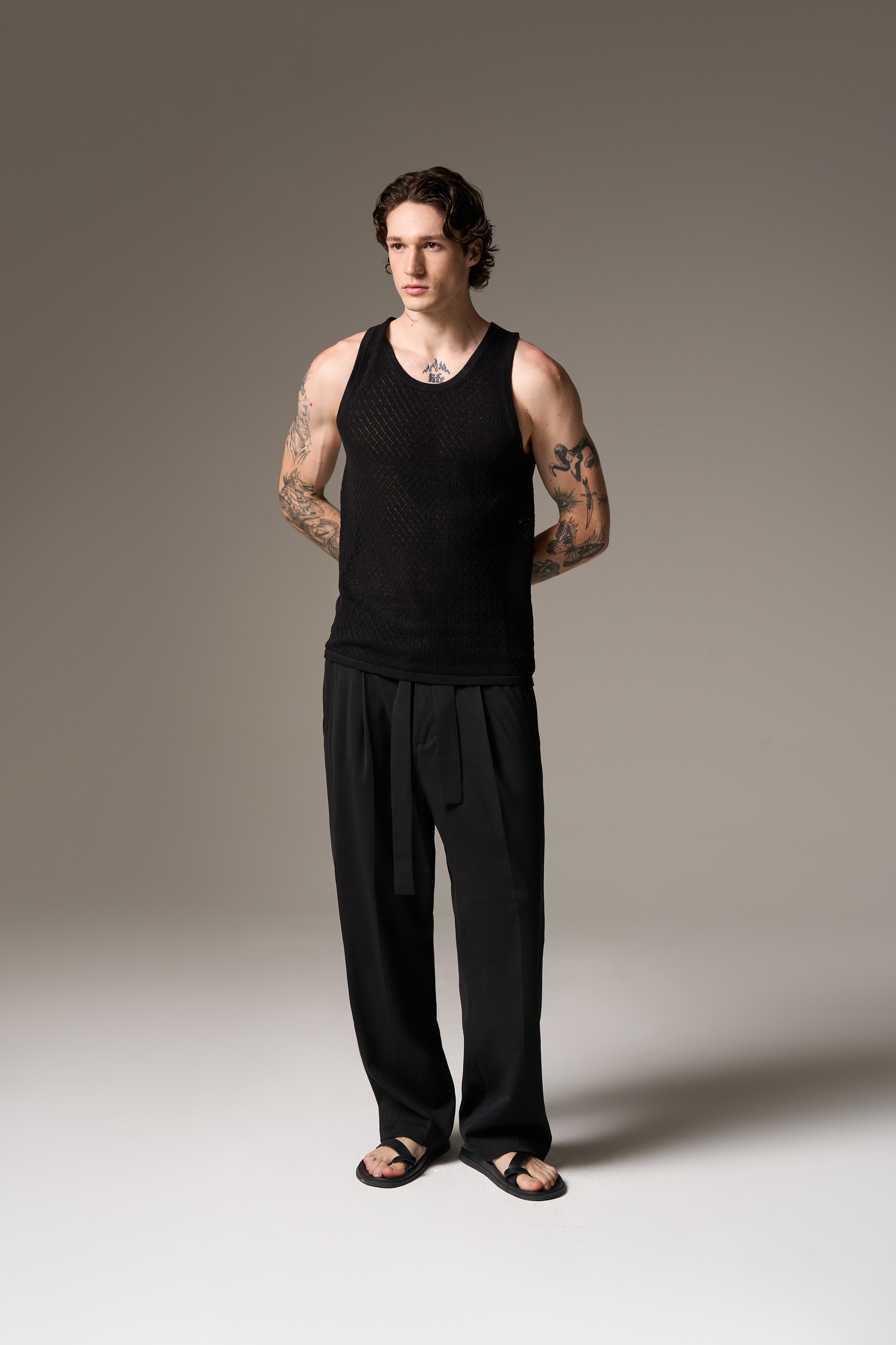 KNITTED VEST - BLACK