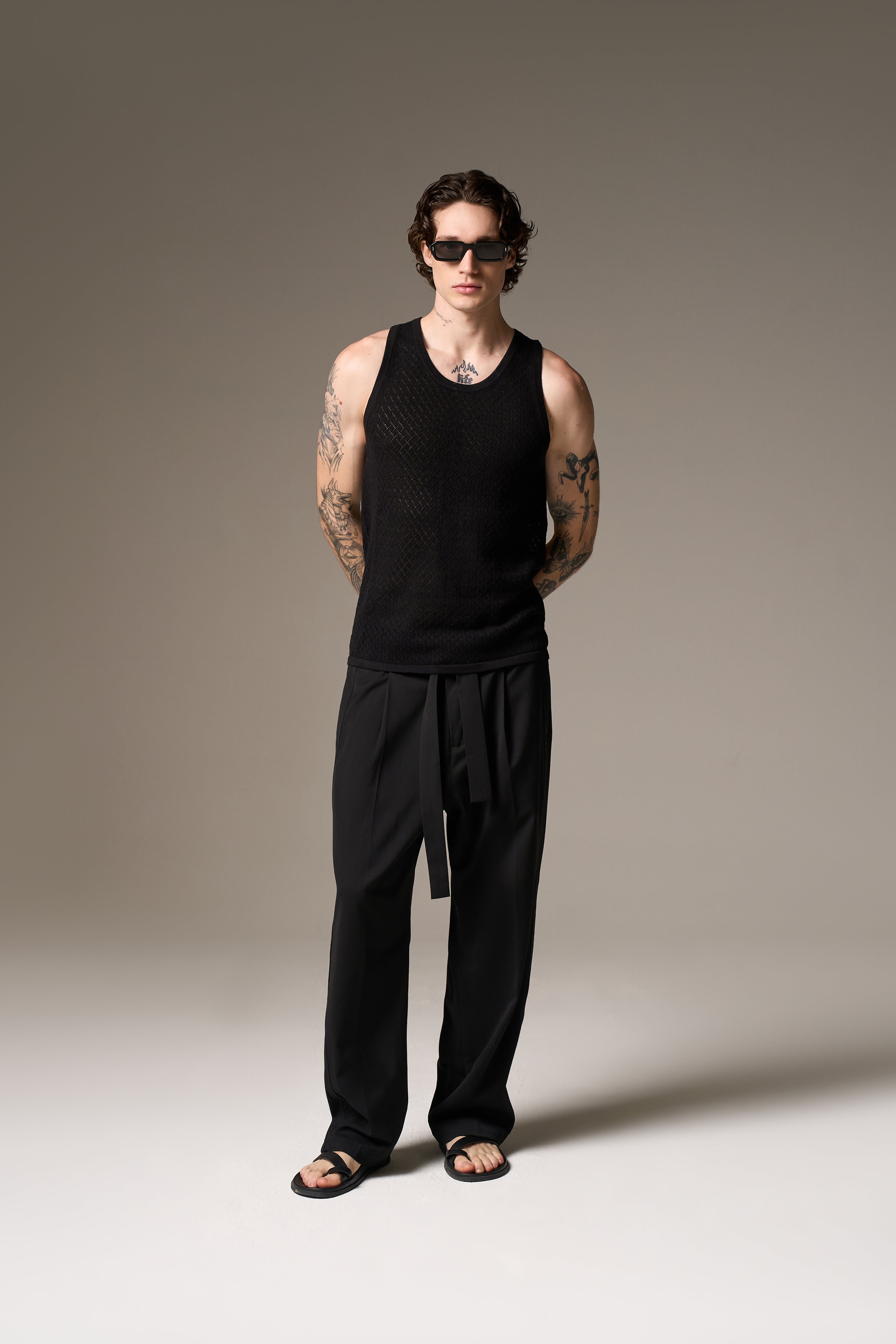 KNITTED VEST - BLACK
