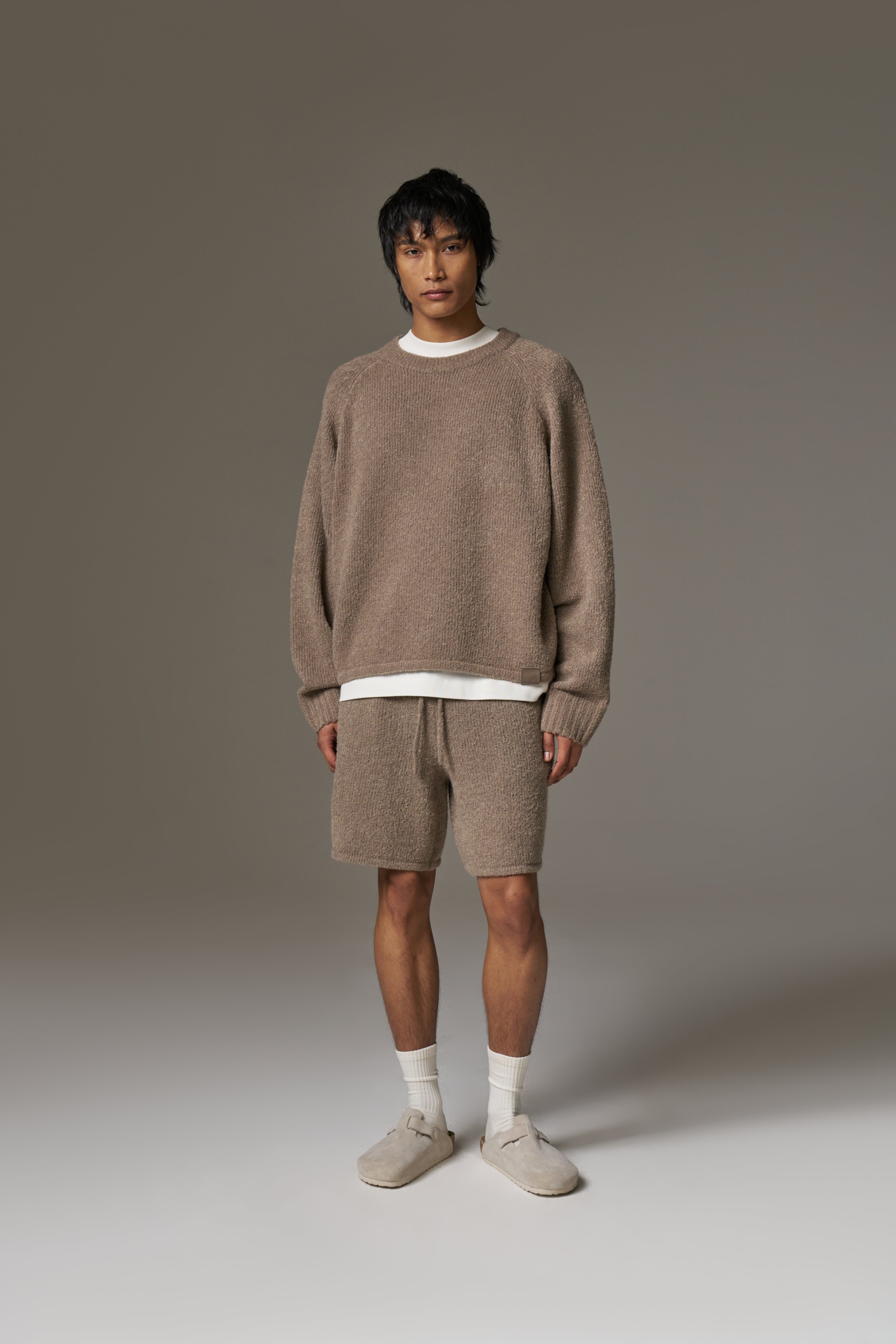 BOUCLE KNIT RAGLAN CREW - BROWN