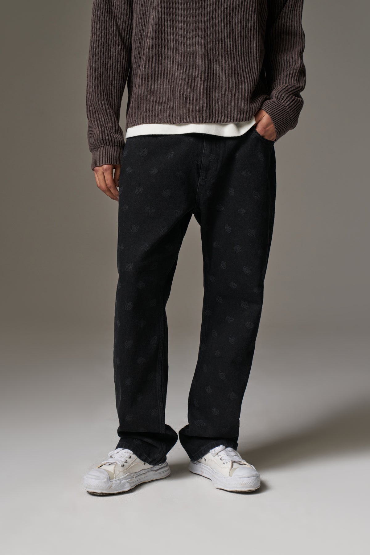 LASER PRINT EMBLEM JEANS - BLACK WASH