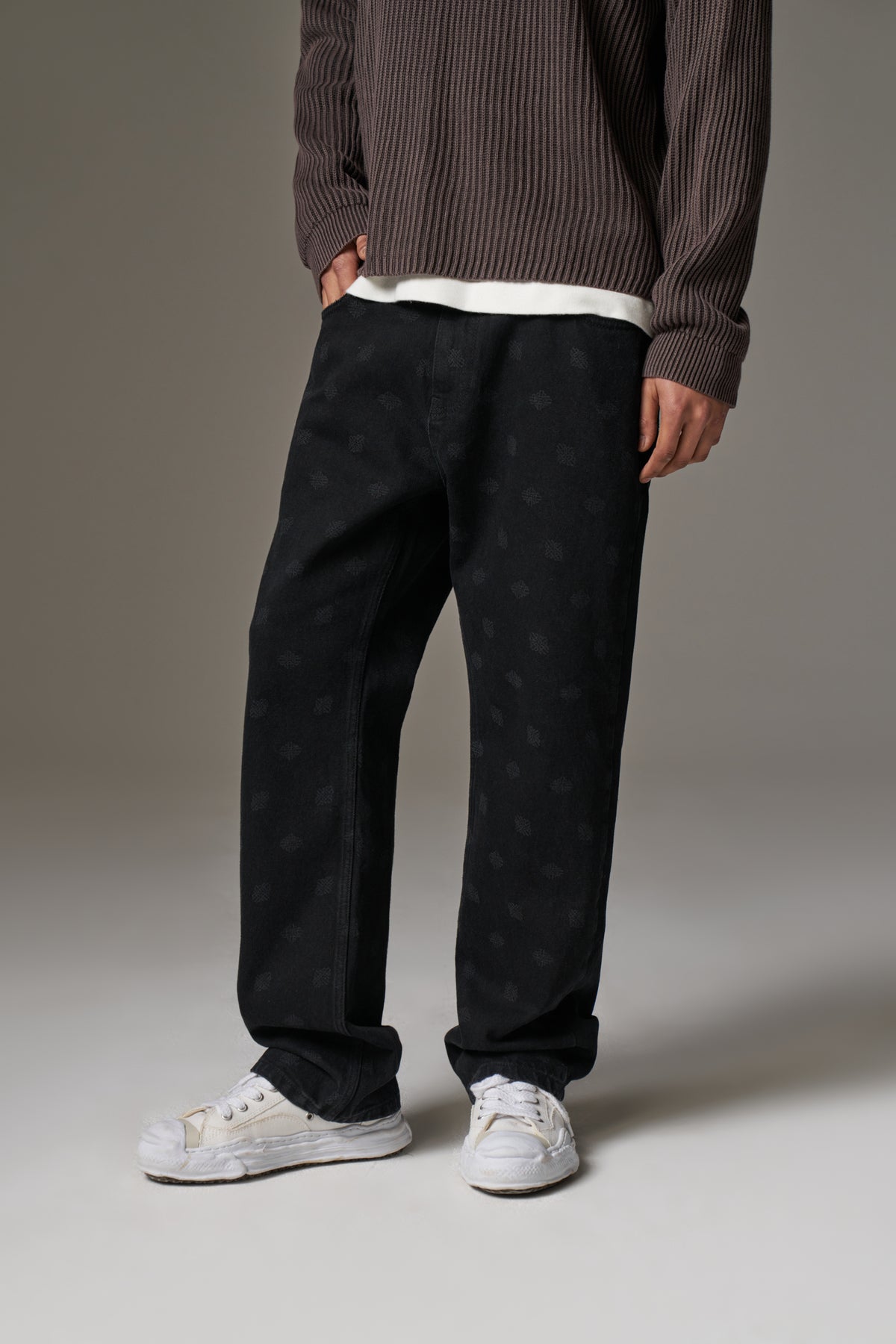 LASER PRINT EMBLEM JEANS - BLACK WASH