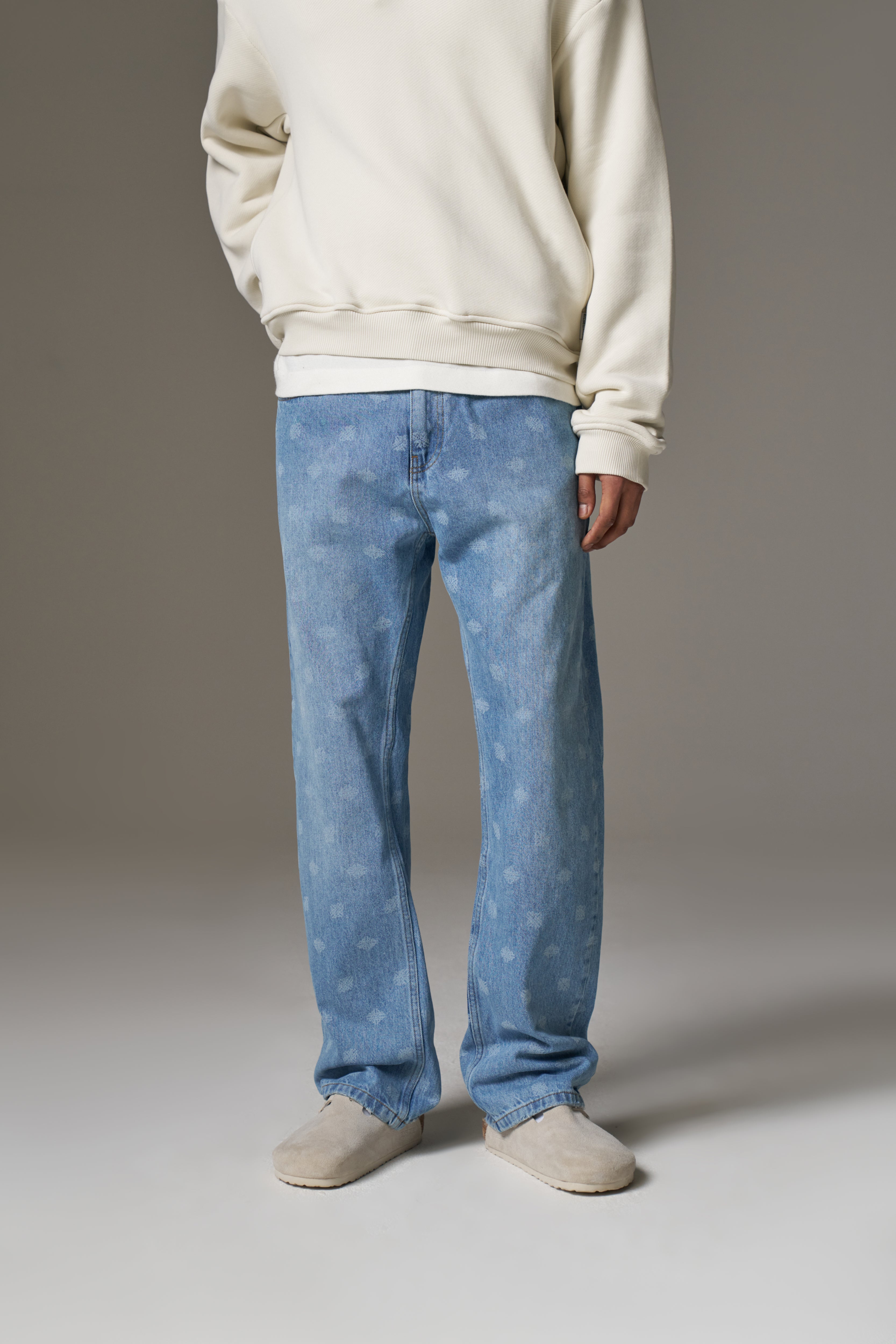 LASER PRINT EMBLEM JEANS - BLUE WASH