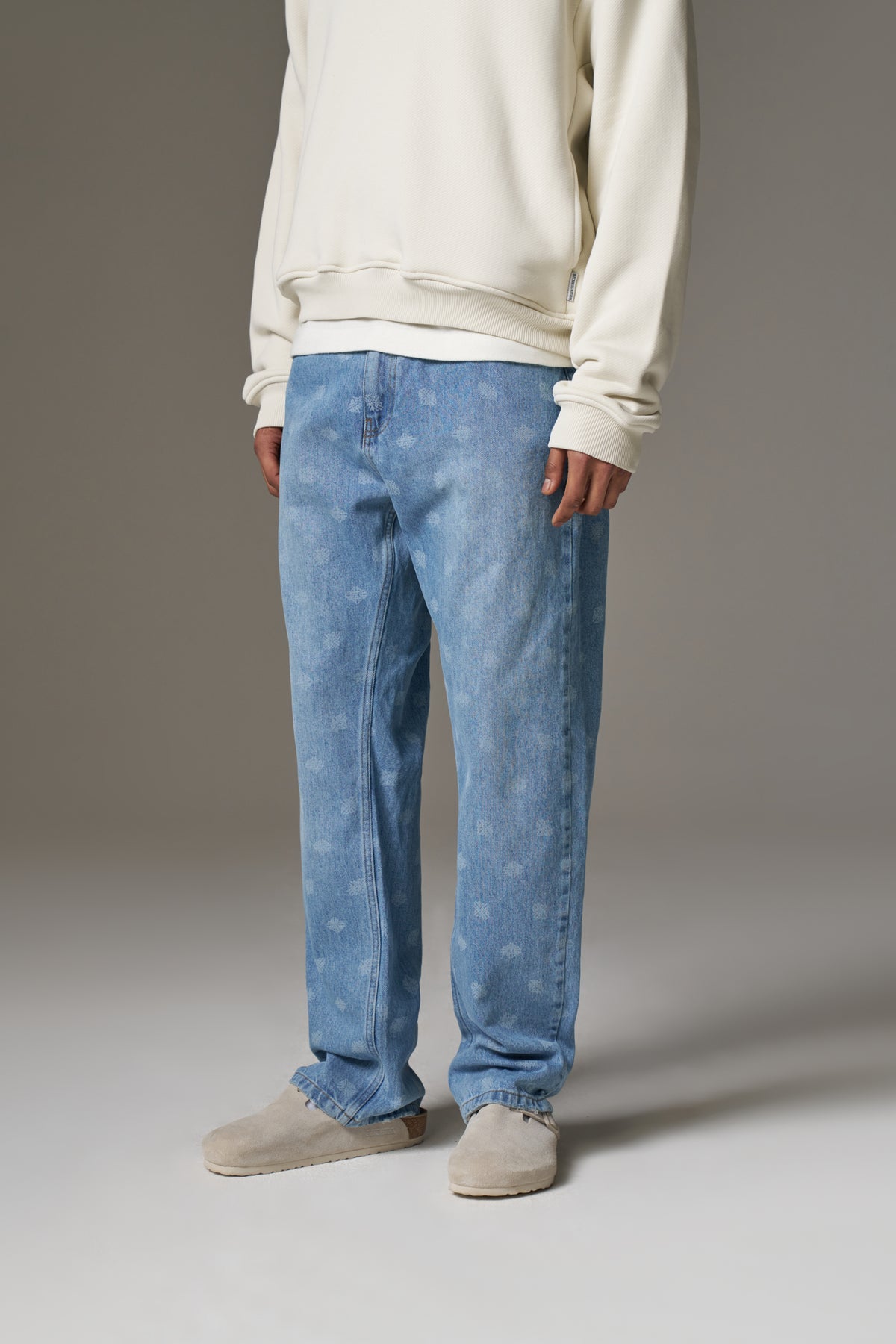 LASER PRINT EMBLEM JEANS - BLUE WASH