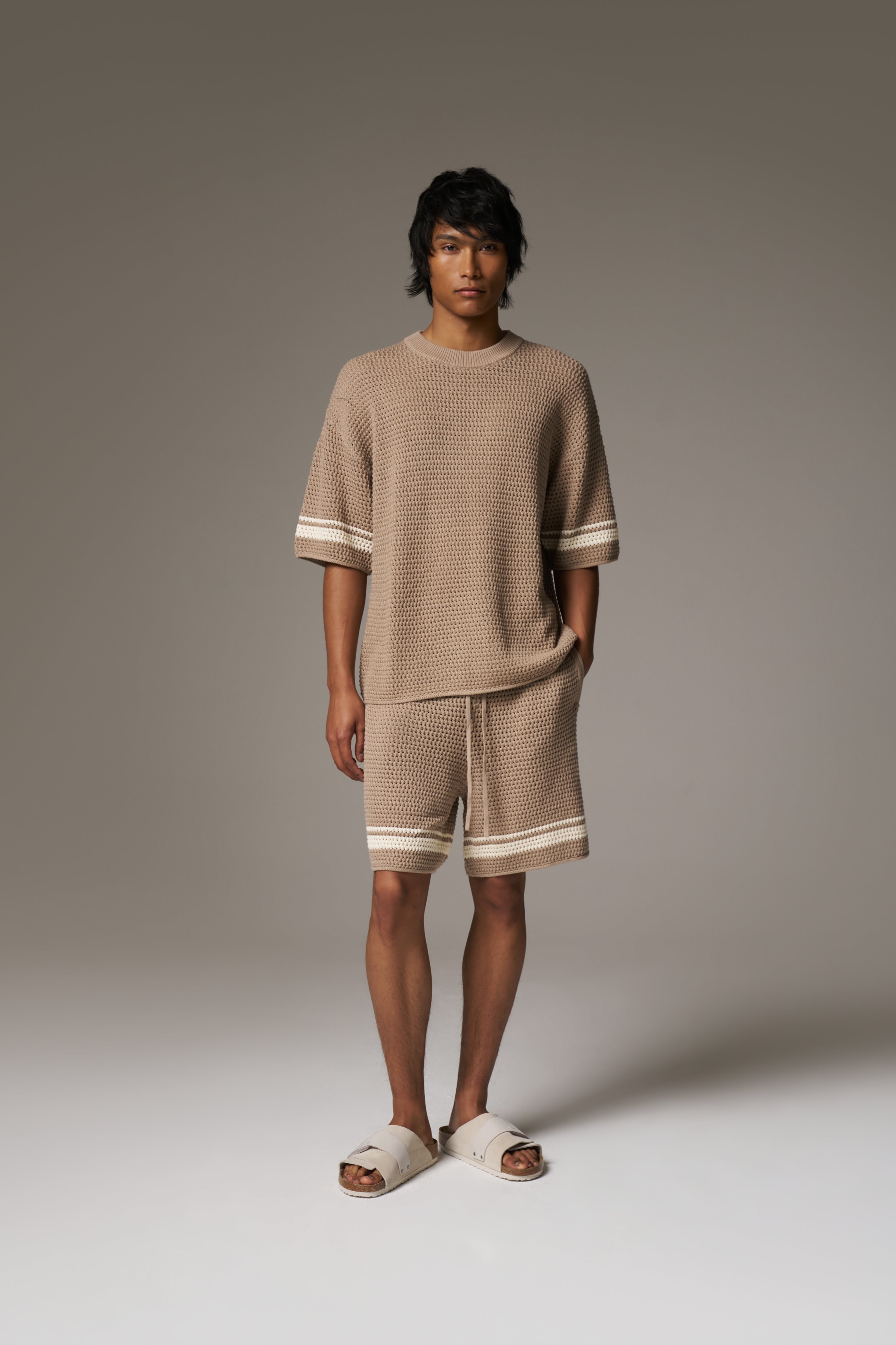 CROCHET KNITTED CONTRAST STRIPE T-SHIRT - BROWN