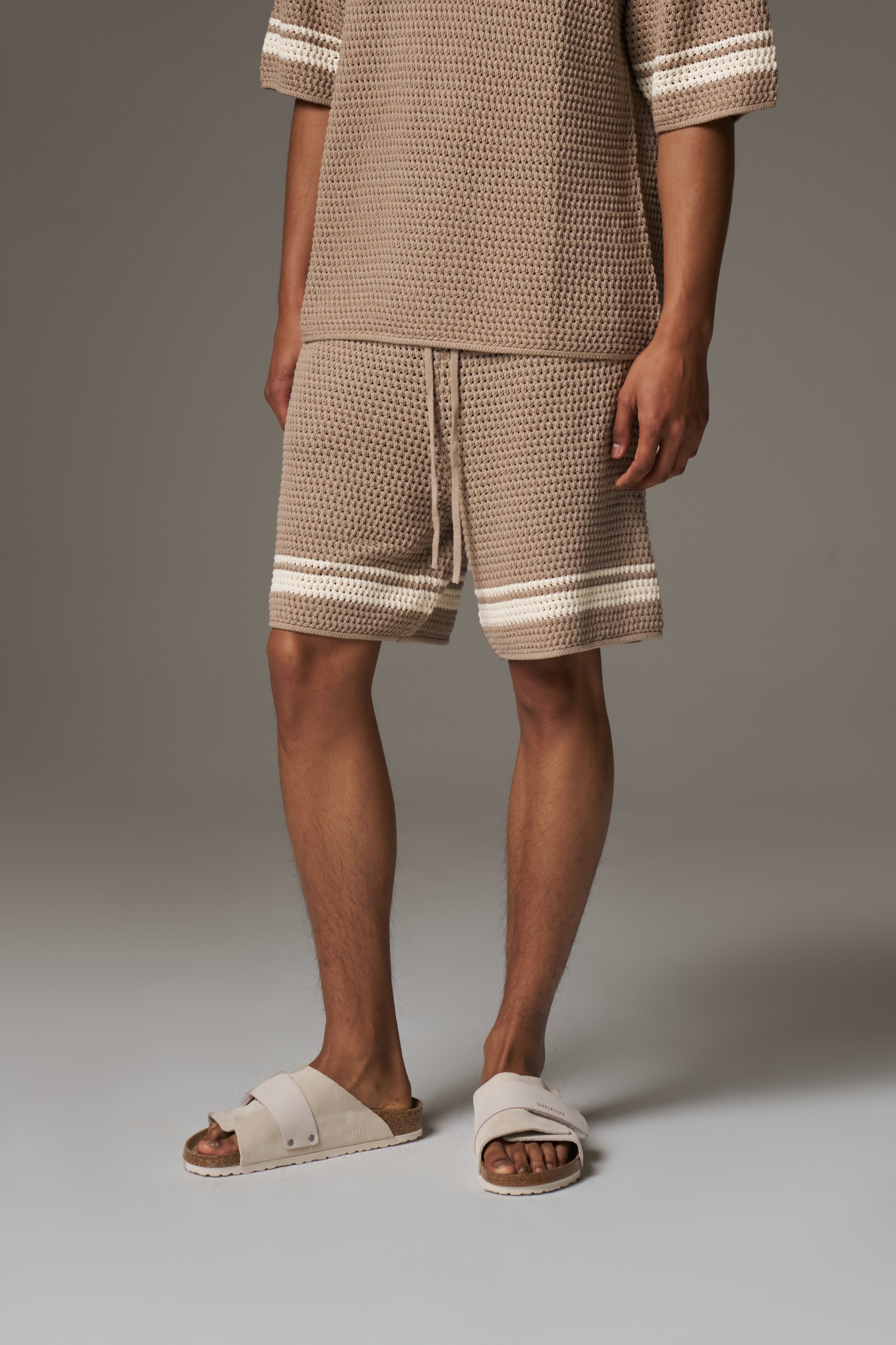 CROCHET KNITTED CONTRAST STRIPE SHORTS - BROWN