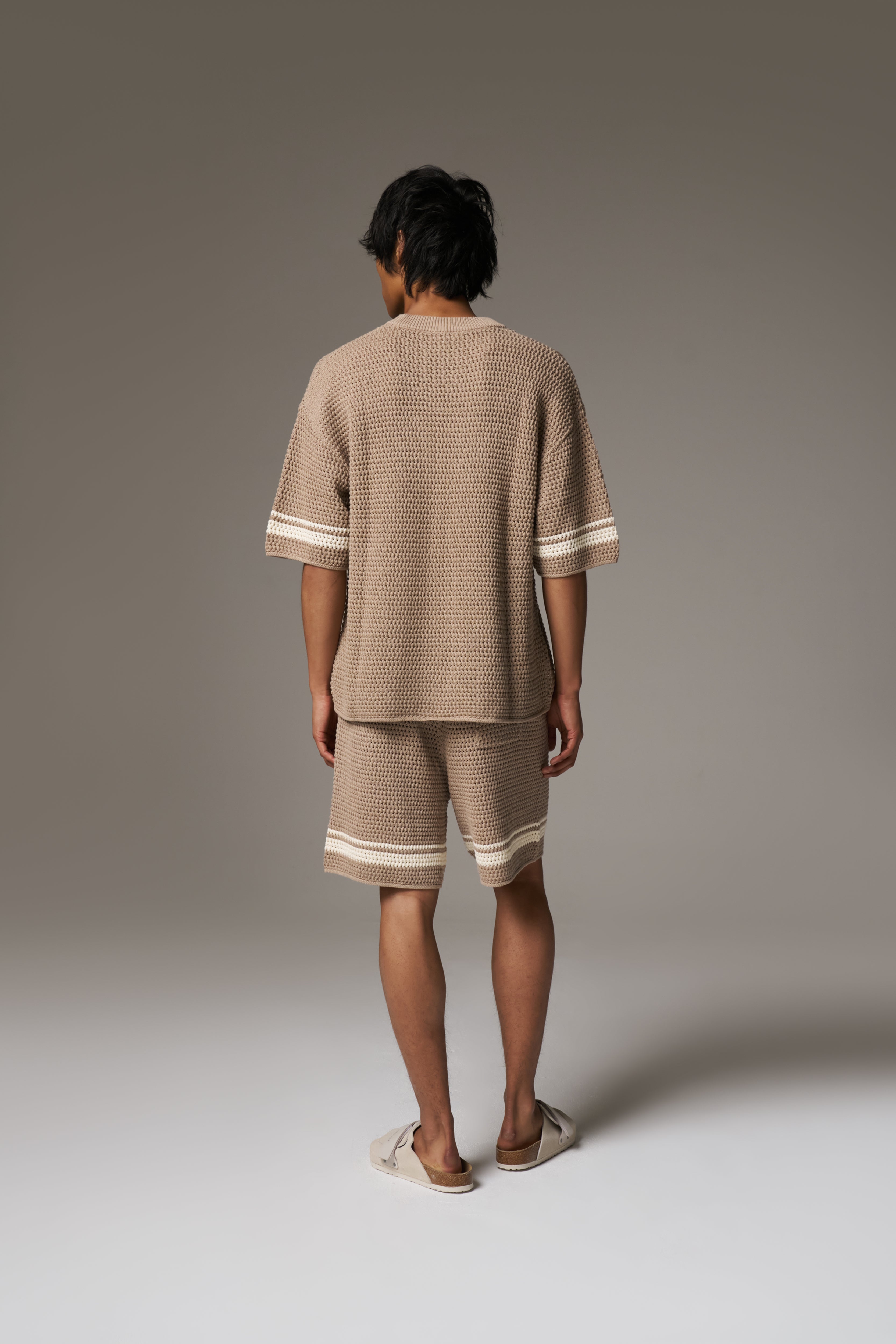 CROCHET KNITTED CONTRAST STRIPE T-SHIRT - BROWN