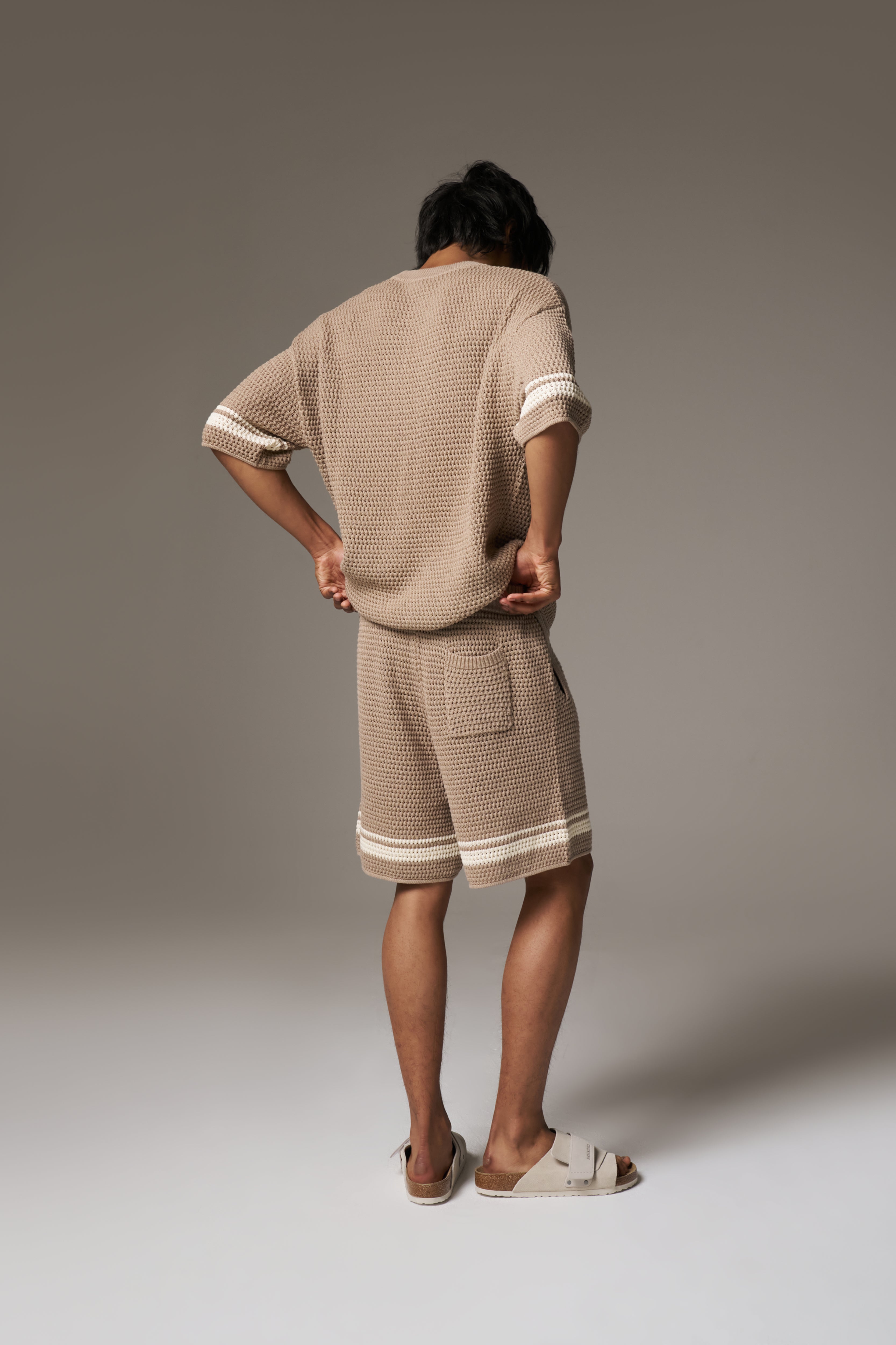 CROCHET KNITTED CONTRAST STRIPE T-SHIRT - BROWN
