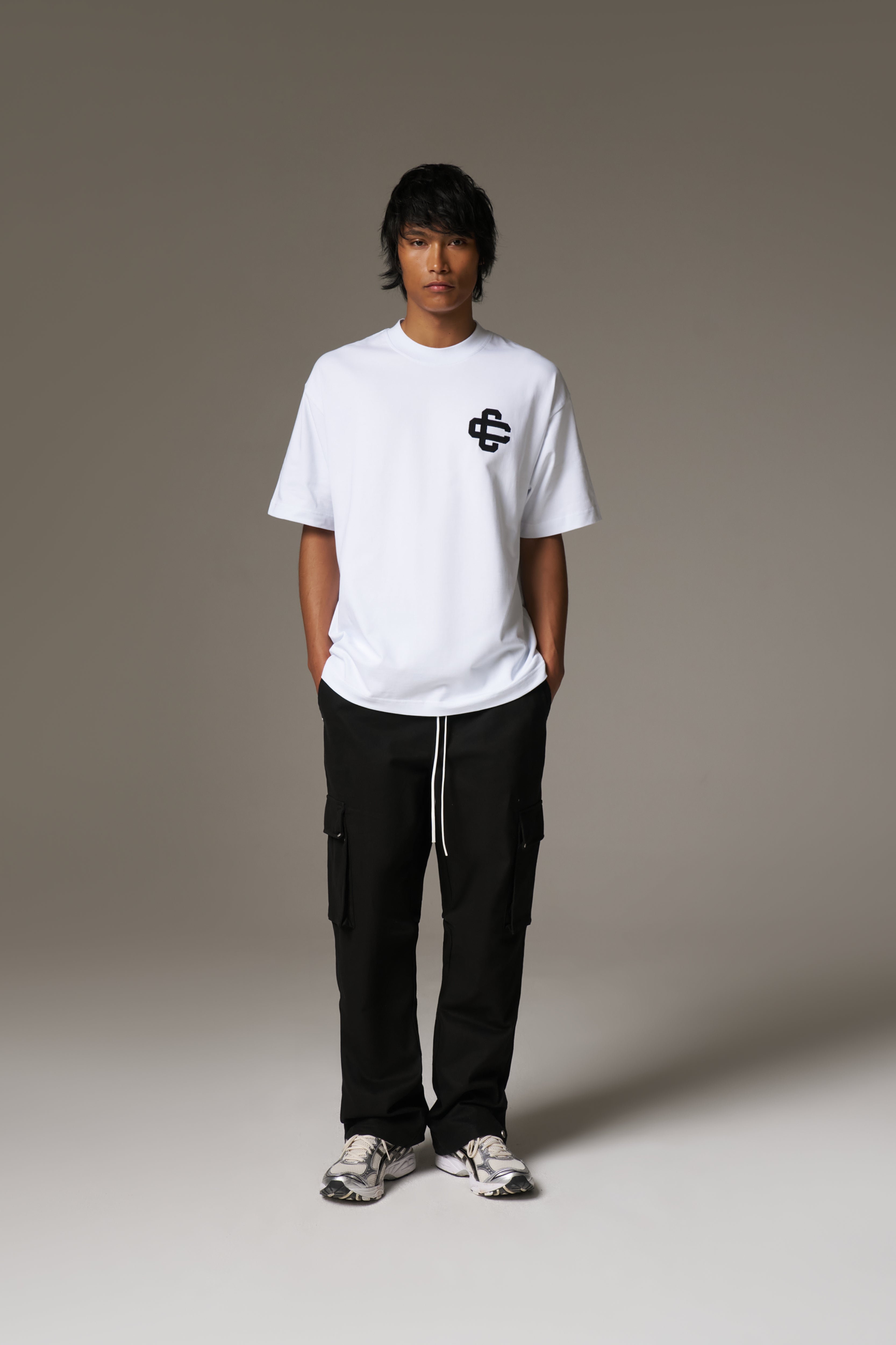 RIVET DETAIL CARGO - BLACK