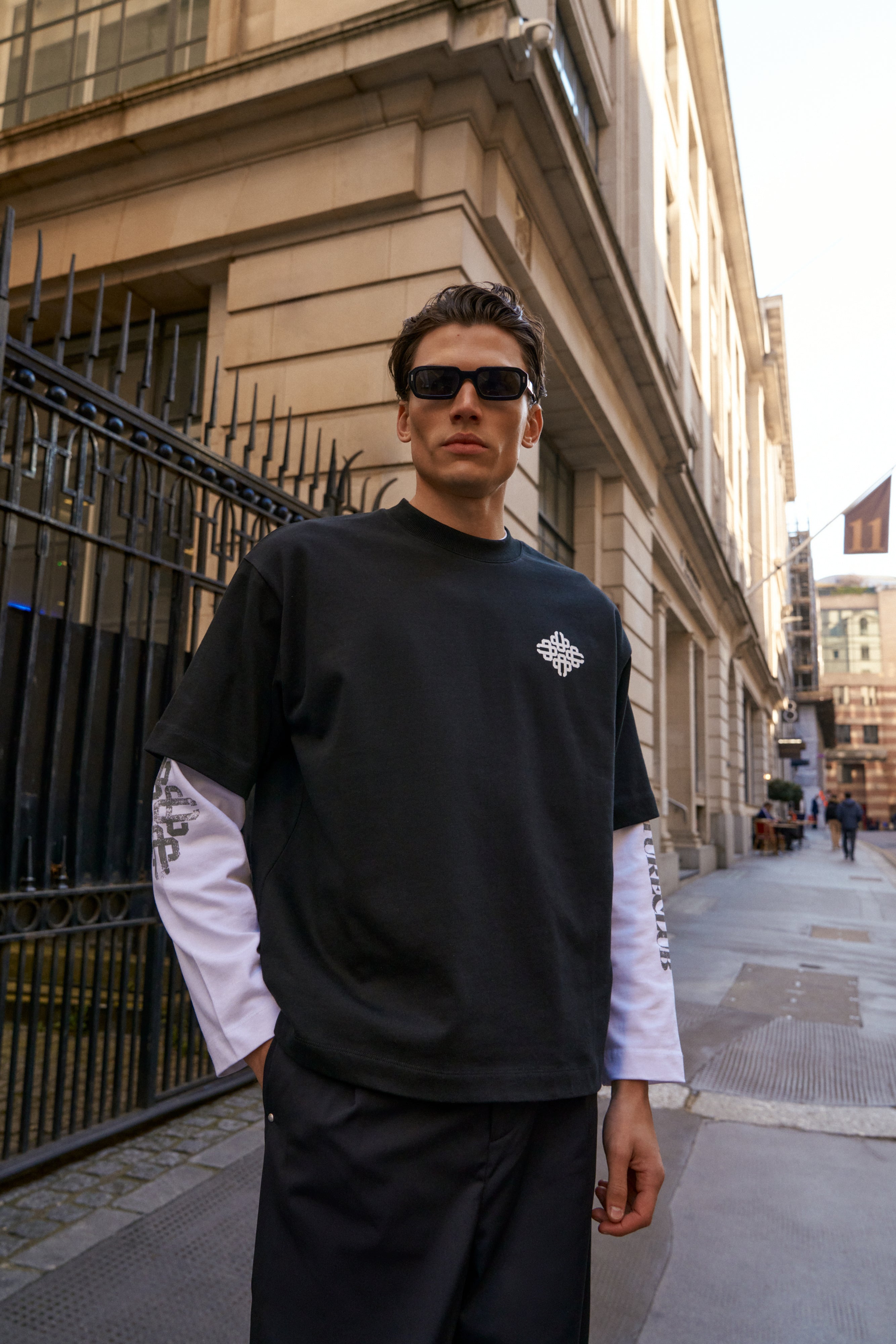 PUFF PRINT EMBLEM T-SHIRT - BLACK