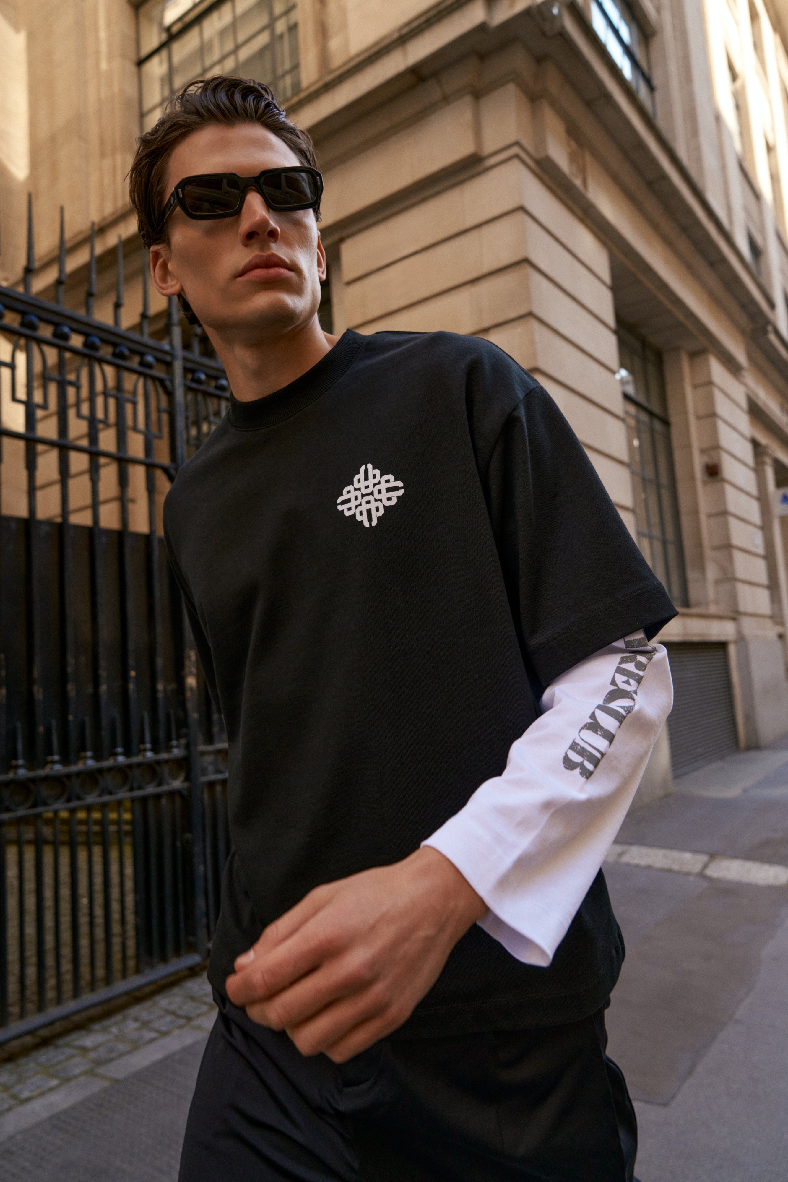 PUFF PRINT EMBLEM T-SHIRT - BLACK