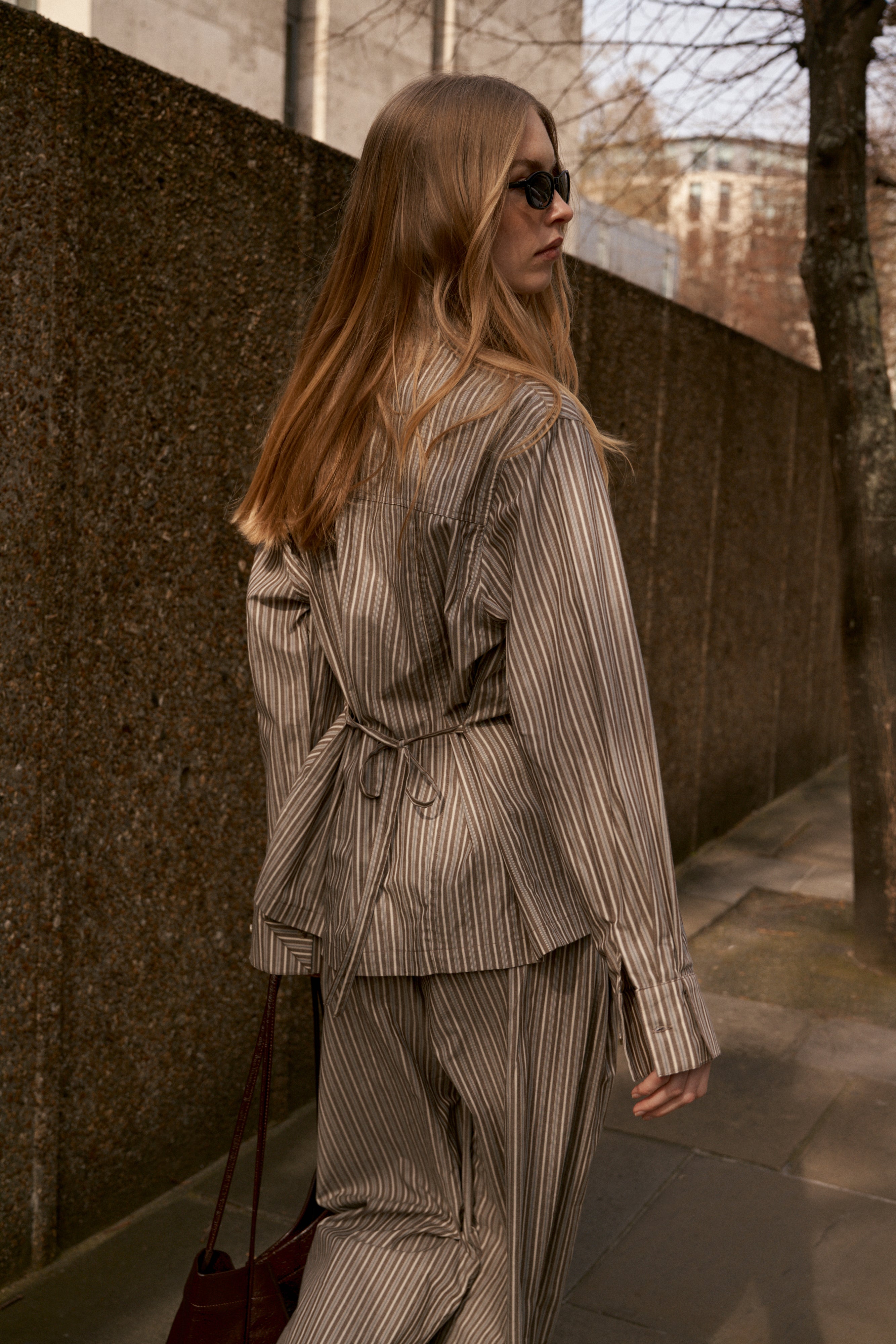 STRIPE TIE BACK EMBLEM SHIRT - KHAKI