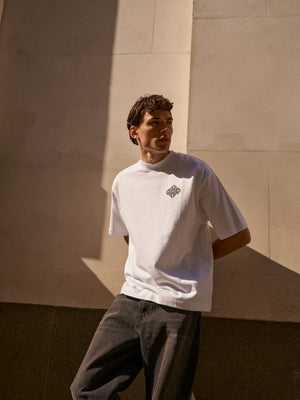 EMBLEM PRINT T-SHIRT - WHITE