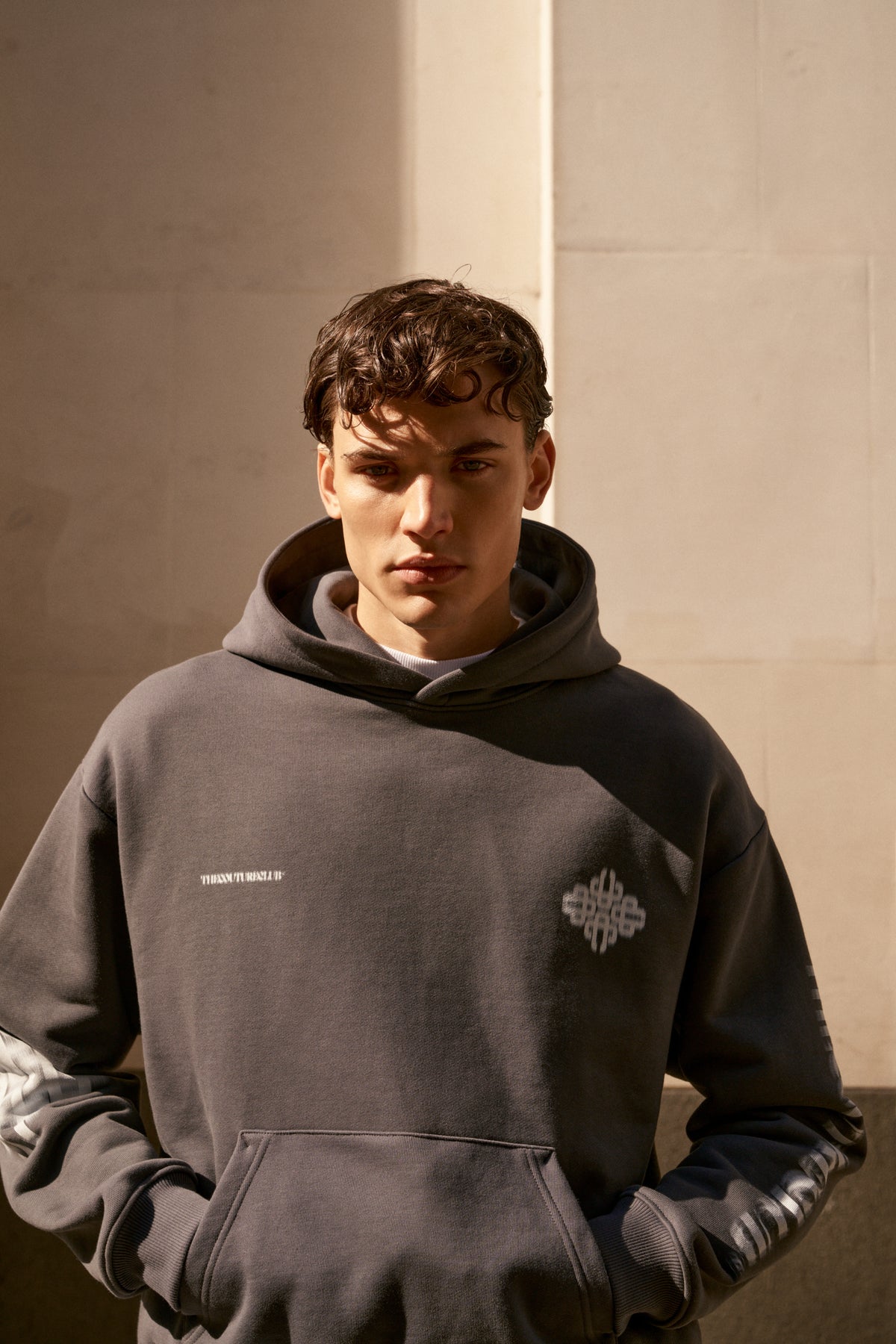 MOTION BLURRED EMBLEM HOODIE - CHARCOAL